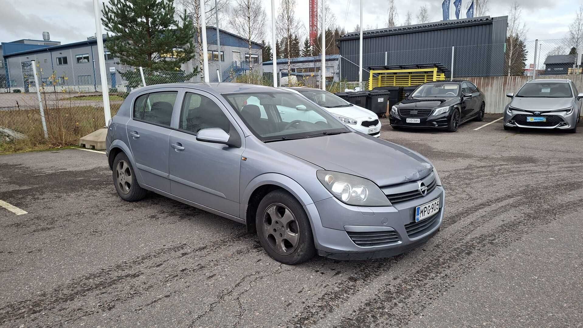 Opel Astra 2005 4D HATCHBACK 1.6 AUTOMATIC *Myydään Huutokaupat.com* - Myydään Huutokaupat.com | Lohko | Koukku | 2x renkaat&vanteineen