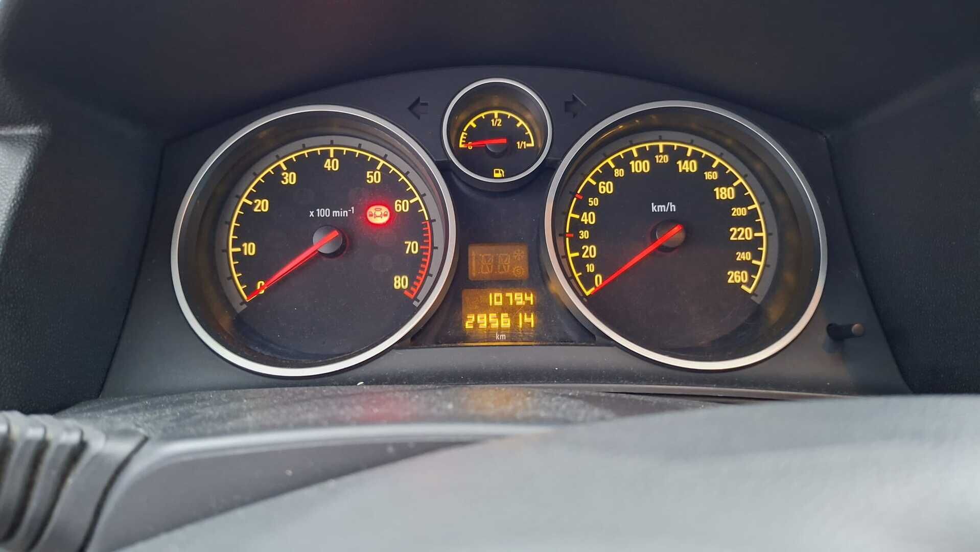 Opel Astra 2005 4D HATCHBACK 1.6 AUTOMATIC *Myydään Huutokaupat.com* - Myydään Huutokaupat.com | Lohko | Koukku | 2x renkaat&vanteineen
