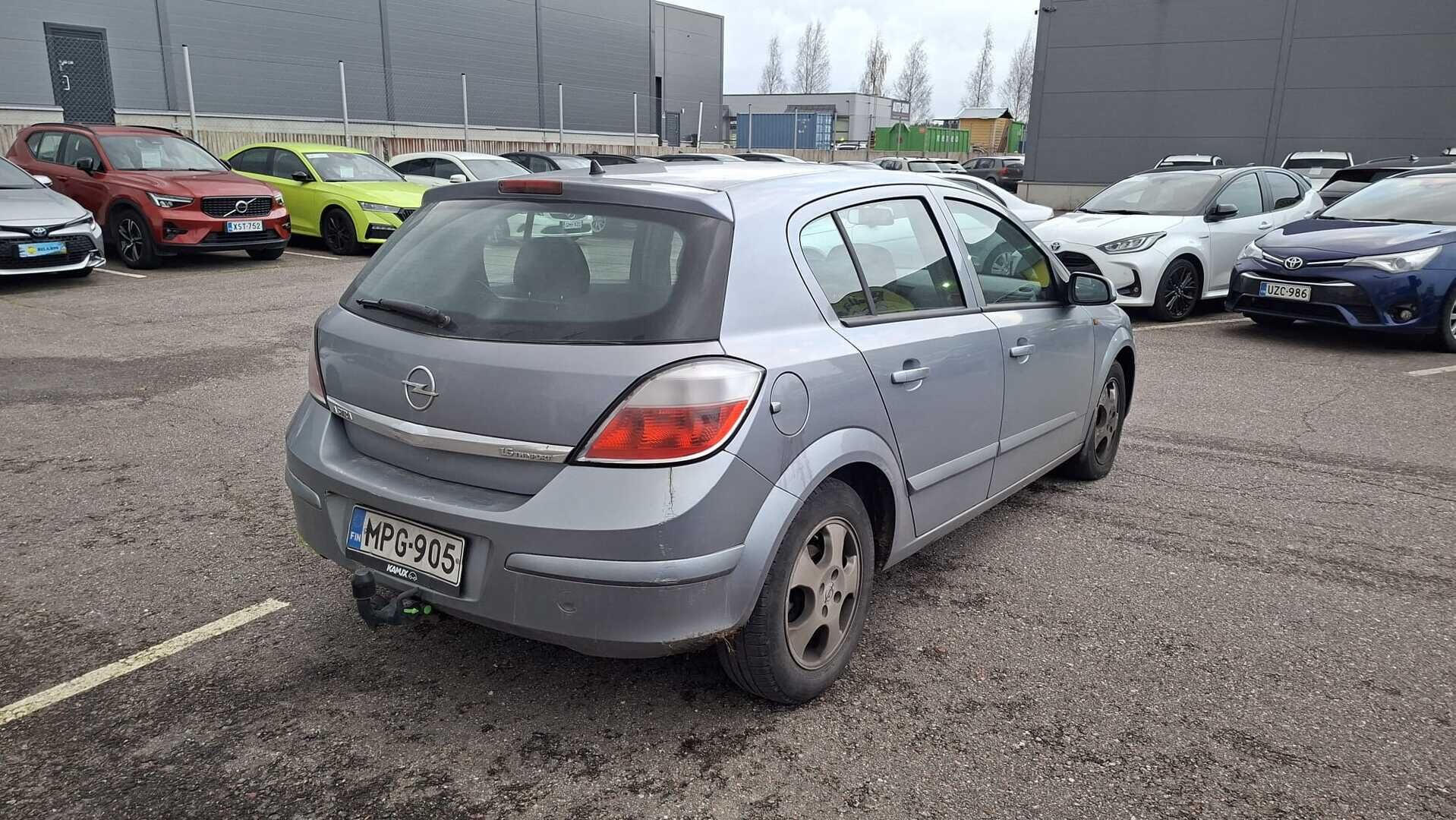 Opel Astra 2005 4D HATCHBACK 1.6 AUTOMATIC *Myydään Huutokaupat.com* - Myydään Huutokaupat.com | Lohko | Koukku | 2x renkaat&vanteineen