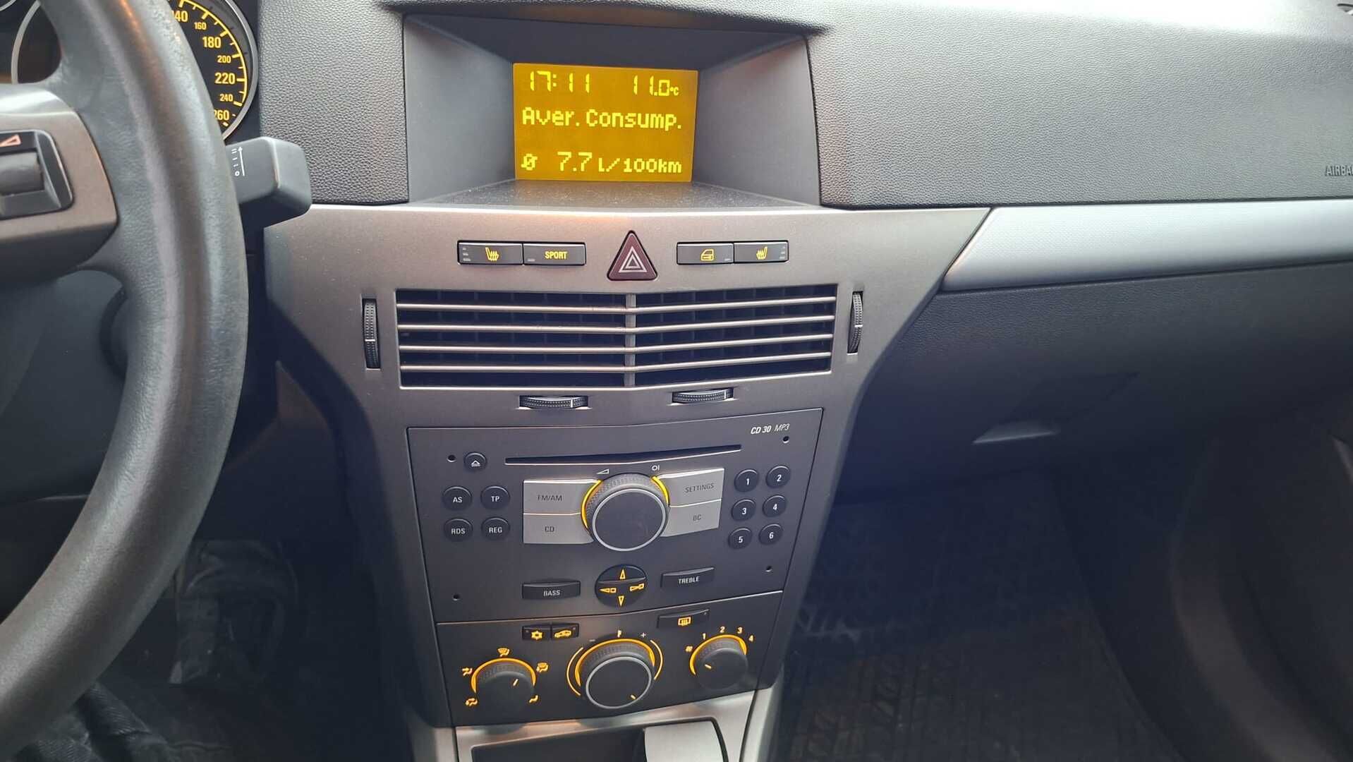 Opel Astra 2005 4D HATCHBACK 1.6 AUTOMATIC *Myydään Huutokaupat.com* - Myydään Huutokaupat.com | Lohko | Koukku | 2x renkaat&vanteineen