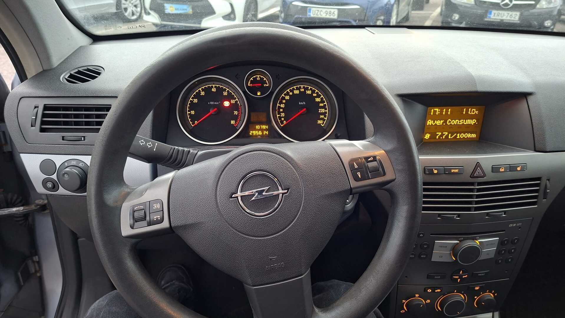 Opel Astra 2005 4D HATCHBACK 1.6 AUTOMATIC *Myydään Huutokaupat.com* - Myydään Huutokaupat.com | Lohko | Koukku | 2x renkaat&vanteineen