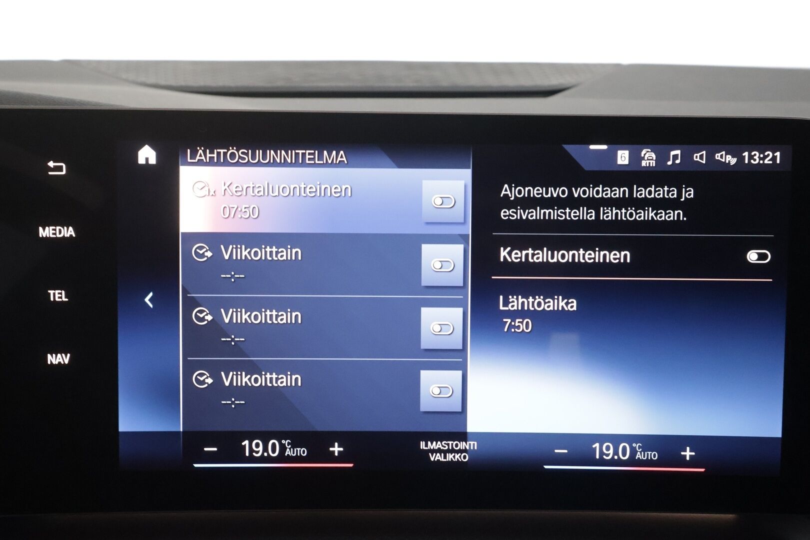BMW 225 2023 U06 Active Tourer 225e xDrive Charged Edition - Widescreen | LED | Kamera | Sporttipenkit | Kaistavahti | Navi | Lisälämmitin | 1-om Suomi-auto | M-Sport sisä- ja ulkopaketti | Kahdet renkaat BMW alumiinivanteilla | Merkkihuollettu | SOH 94.4%