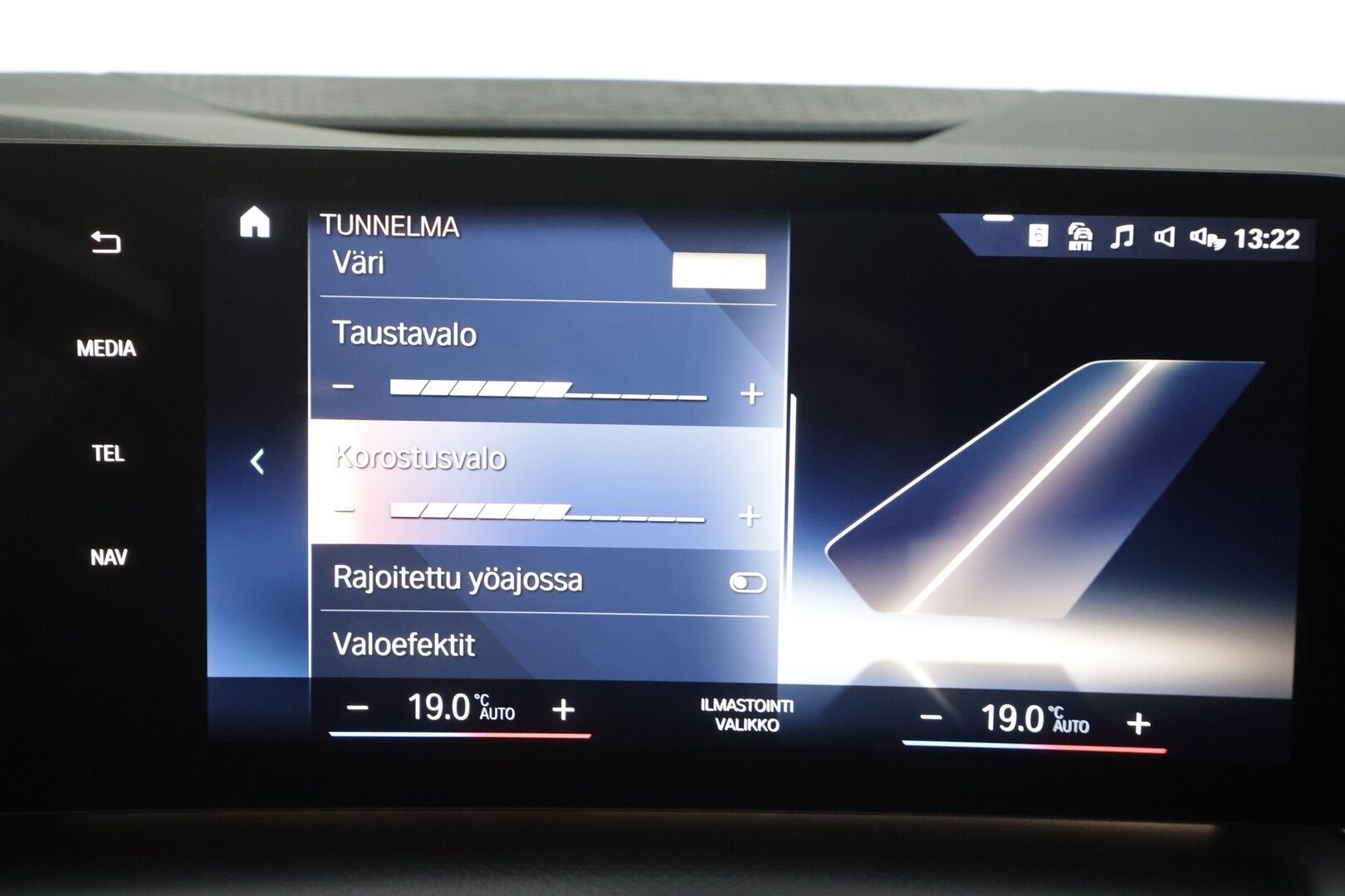 BMW 225 2023 U06 Active Tourer 225e xDrive Charged Edition - Widescreen | LED | Kamera | Sporttipenkit | Kaistavahti | Navi | Lisälämmitin | 1-om Suomi-auto | M-Sport sisä- ja ulkopaketti | Kahdet renkaat BMW alumiinivanteilla | Merkkihuollettu | SOH 94.4%