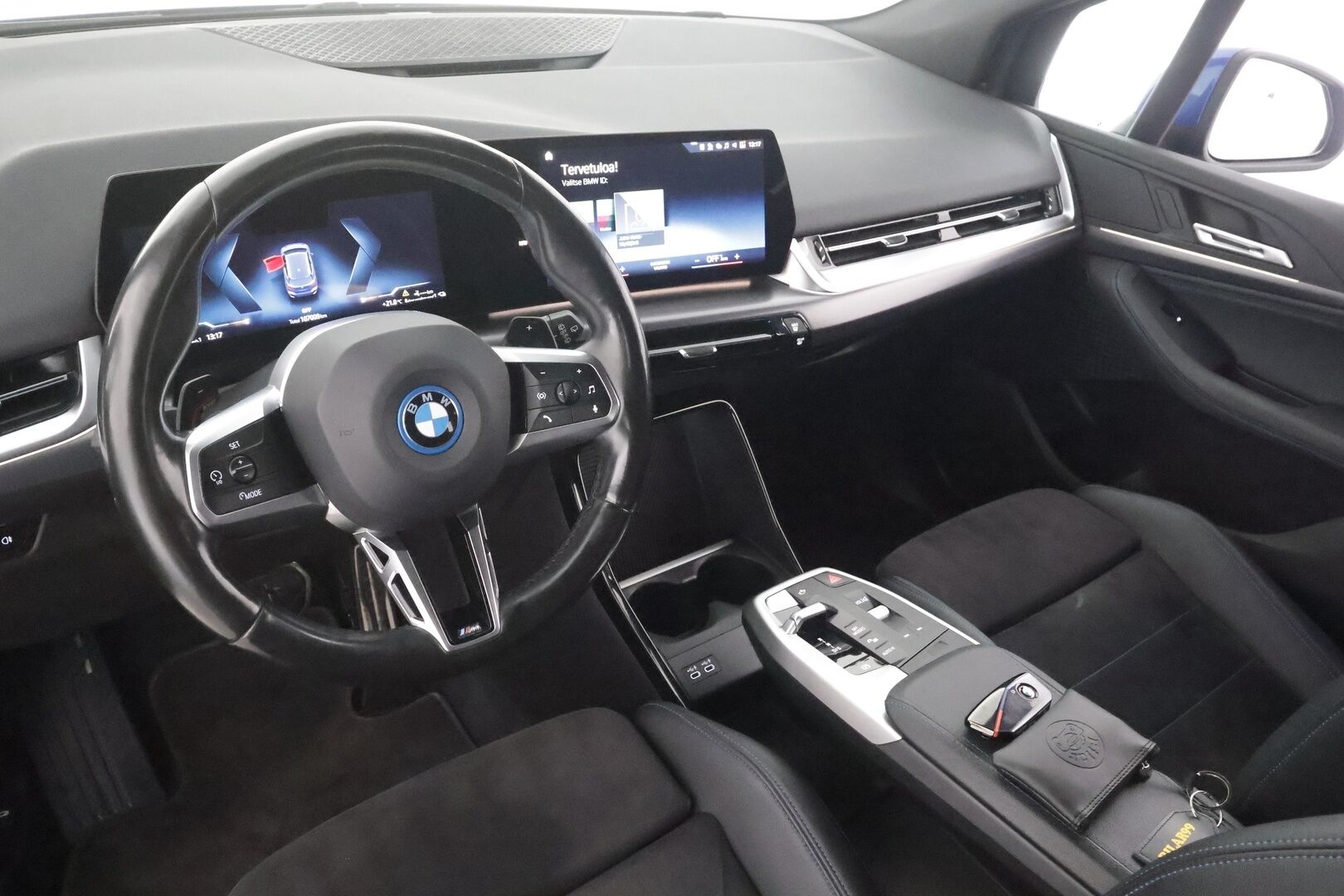 BMW 225 2023 U06 Active Tourer 225e xDrive Charged Edition - Widescreen | LED | Kamera | Sporttipenkit | Kaistavahti | Navi | Lisälämmitin | 1-om Suomi-auto | M-Sport sisä- ja ulkopaketti | Kahdet renkaat BMW alumiinivanteilla | Merkkihuollettu | SOH 94.4%