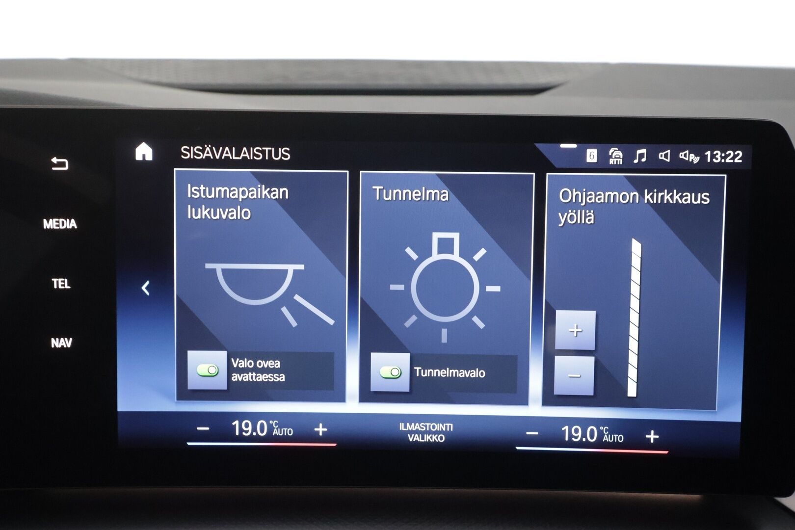 BMW 225 2023 U06 Active Tourer 225e xDrive Charged Edition - Widescreen | LED | Kamera | Sporttipenkit | Kaistavahti | Navi | Lisälämmitin | 1-om Suomi-auto | M-Sport sisä- ja ulkopaketti | Kahdet renkaat BMW alumiinivanteilla | Merkkihuollettu | SOH 94.4%
