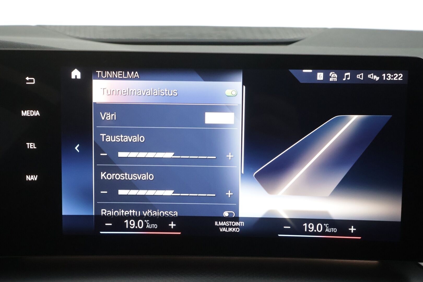 BMW 225 2023 U06 Active Tourer 225e xDrive Charged Edition - Widescreen | LED | Kamera | Sporttipenkit | Kaistavahti | Navi | Lisälämmitin | 1-om Suomi-auto | M-Sport sisä- ja ulkopaketti | Kahdet renkaat BMW alumiinivanteilla | Merkkihuollettu | SOH 94.4%