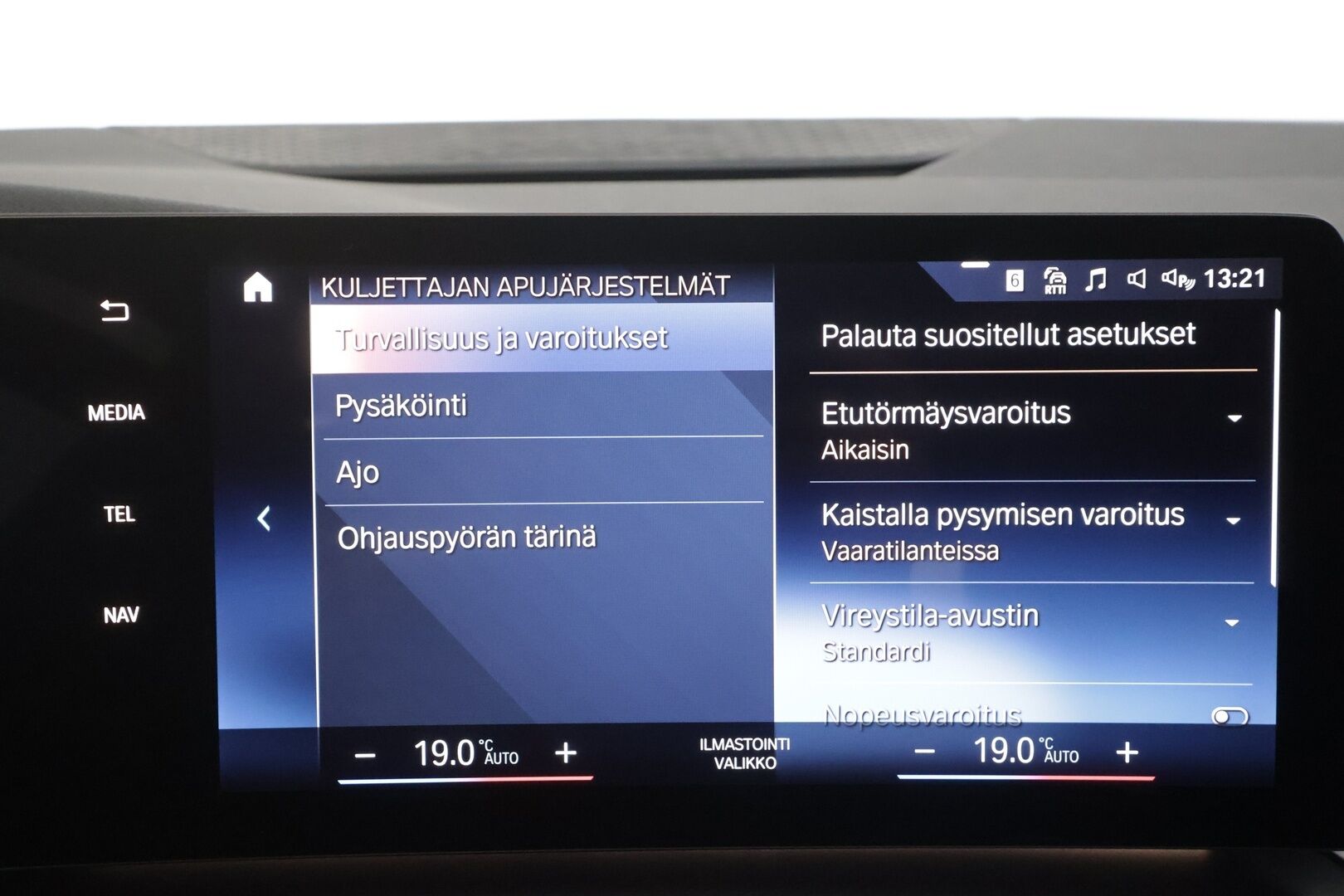 BMW 225 2023 U06 Active Tourer 225e xDrive Charged Edition - Widescreen | LED | Kamera | Sporttipenkit | Kaistavahti | Navi | Lisälämmitin | 1-om Suomi-auto | M-Sport sisä- ja ulkopaketti | Kahdet renkaat BMW alumiinivanteilla | Merkkihuollettu | SOH 94.4%
