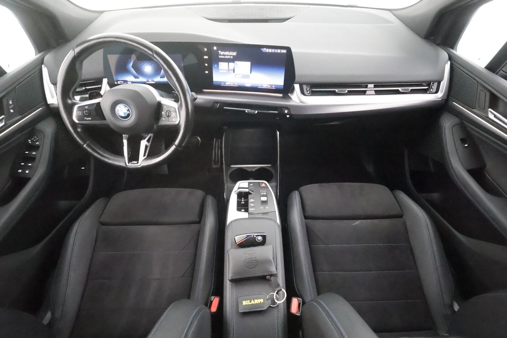 BMW 225 2023 U06 Active Tourer 225e xDrive Charged Edition - Widescreen | LED | Kamera | Sporttipenkit | Kaistavahti | Navi | Lisälämmitin | 1-om Suomi-auto | M-Sport sisä- ja ulkopaketti | Kahdet renkaat BMW alumiinivanteilla | Merkkihuollettu | SOH 94.4%