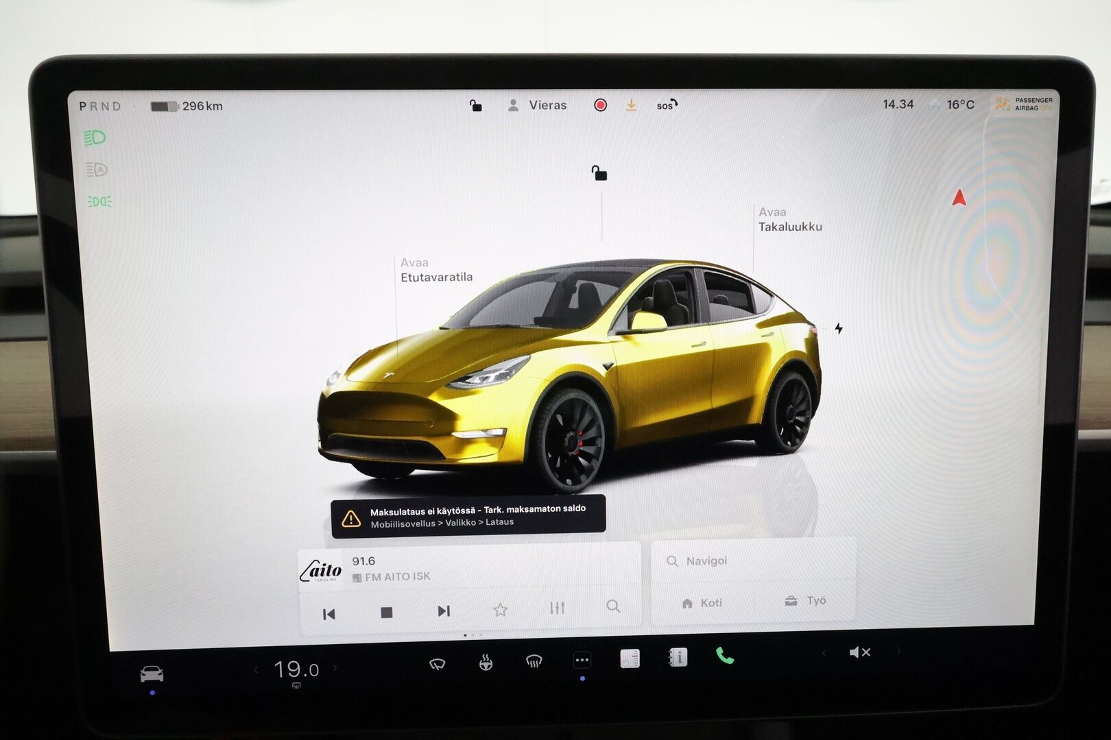 Tesla Model Y 2022 Performance **Koukku / Lasikatto / Lämpöpumppu / ACC / Matrix-LED / P.Kamera / Premium Audio / Muistipenkki / Navi** - 2x Latauskaapelit / Kahdet Renkaat