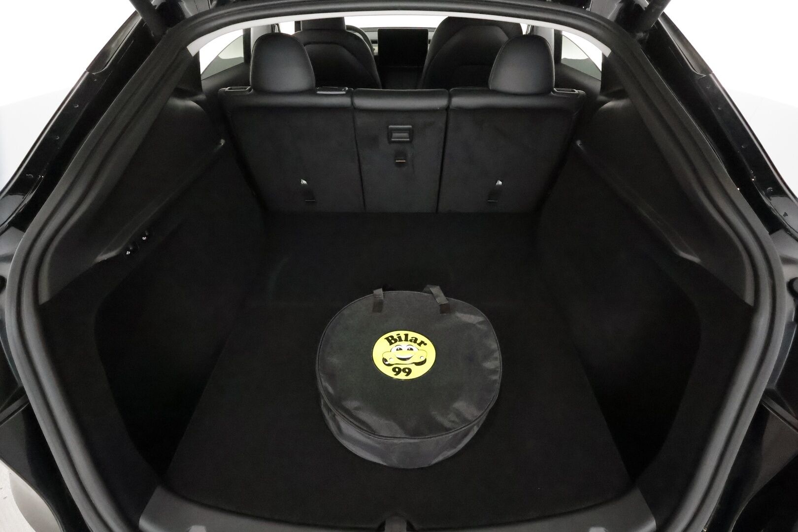 Tesla Model Y 2022 Performance **Koukku / Lasikatto / Lämpöpumppu / ACC / Matrix-LED / P.Kamera / Premium Audio / Muistipenkki / Navi** - 2x Latauskaapelit / Kahdet Renkaat