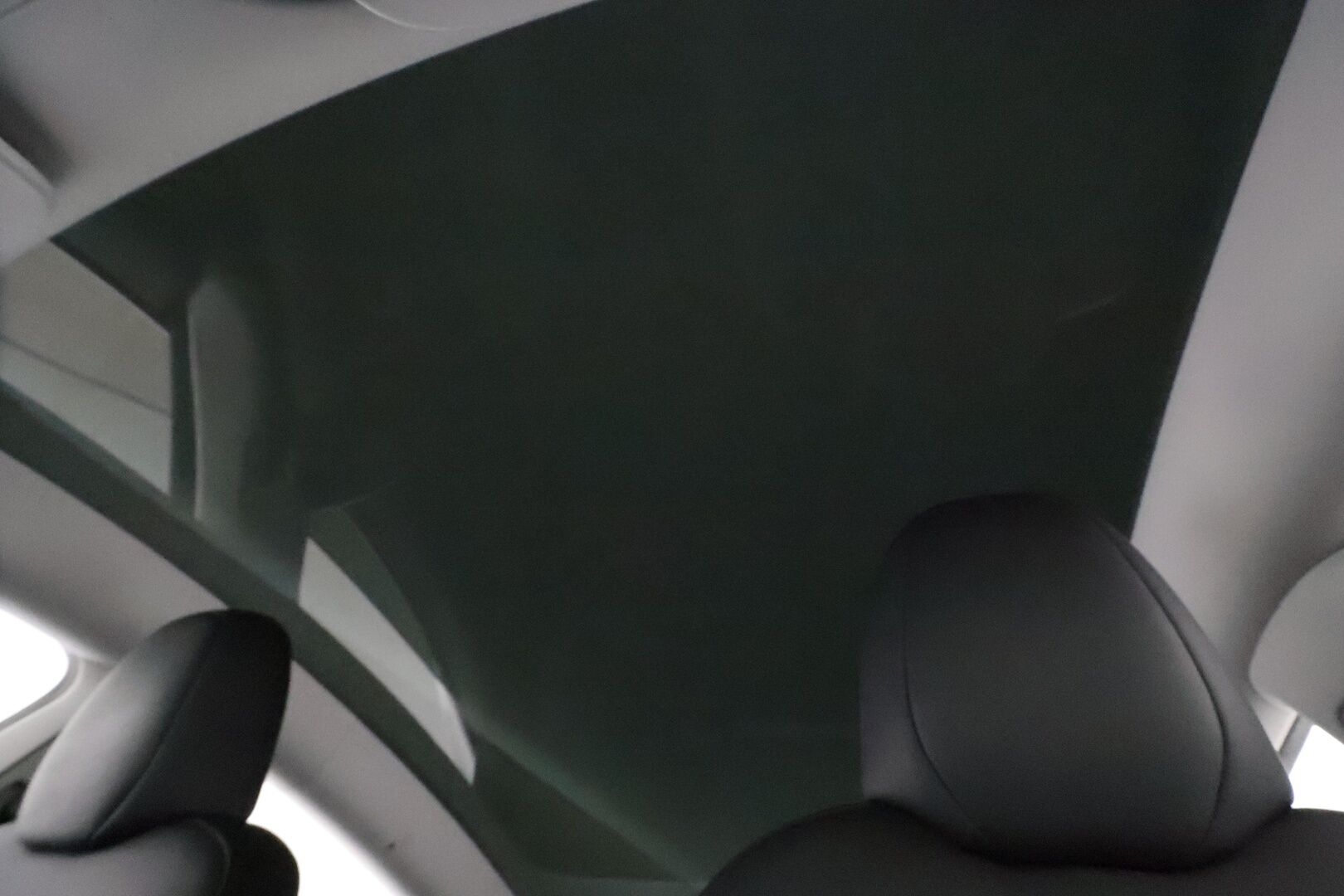 Tesla Model Y 2022 Performance **Koukku / Lasikatto / Lämpöpumppu / ACC / Matrix-LED / P.Kamera / Premium Audio / Muistipenkki / Navi** - 2x Latauskaapelit / Kahdet Renkaat