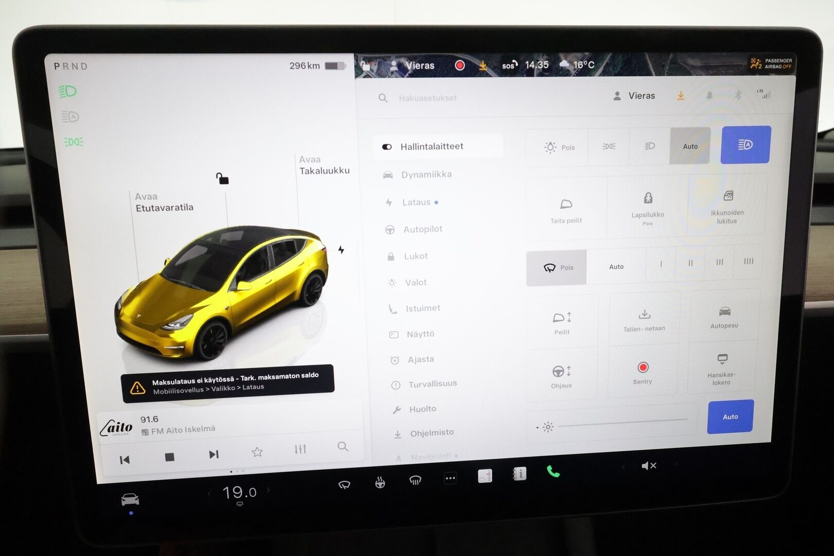 Tesla Model Y 2022 Performance **Koukku / Lasikatto / Lämpöpumppu / ACC / Matrix-LED / P.Kamera / Premium Audio / Muistipenkki / Navi** - 2x Latauskaapelit / Kahdet Renkaat