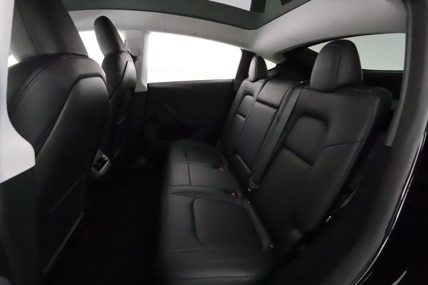 Tesla Model Y 2022 Performance **Koukku / Lasikatto / Lämpöpumppu / ACC / Matrix-LED / P.Kamera / Premium Audio / Muistipenkki / Navi** - 2x Latauskaapelit / Kahdet Renkaat