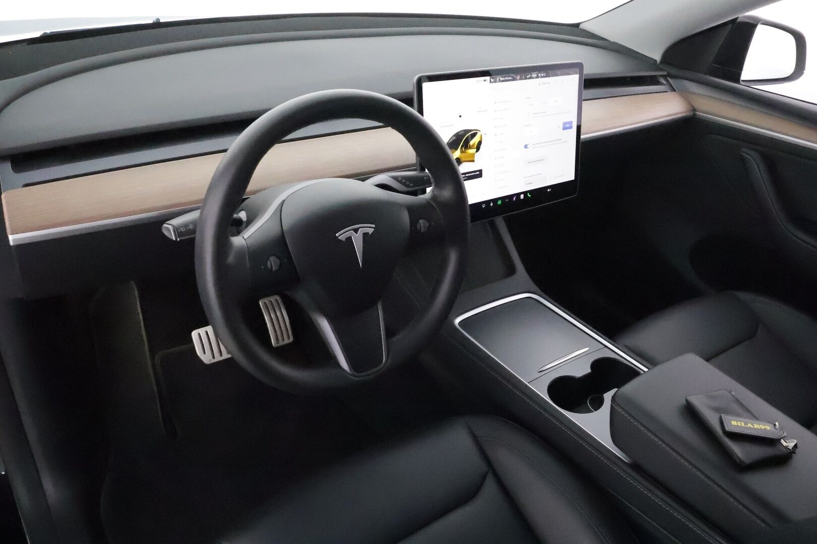 Tesla Model Y 2022 Performance **Koukku / Lasikatto / Lämpöpumppu / ACC / Matrix-LED / P.Kamera / Premium Audio / Muistipenkki / Navi** - 2x Latauskaapelit / Kahdet Renkaat