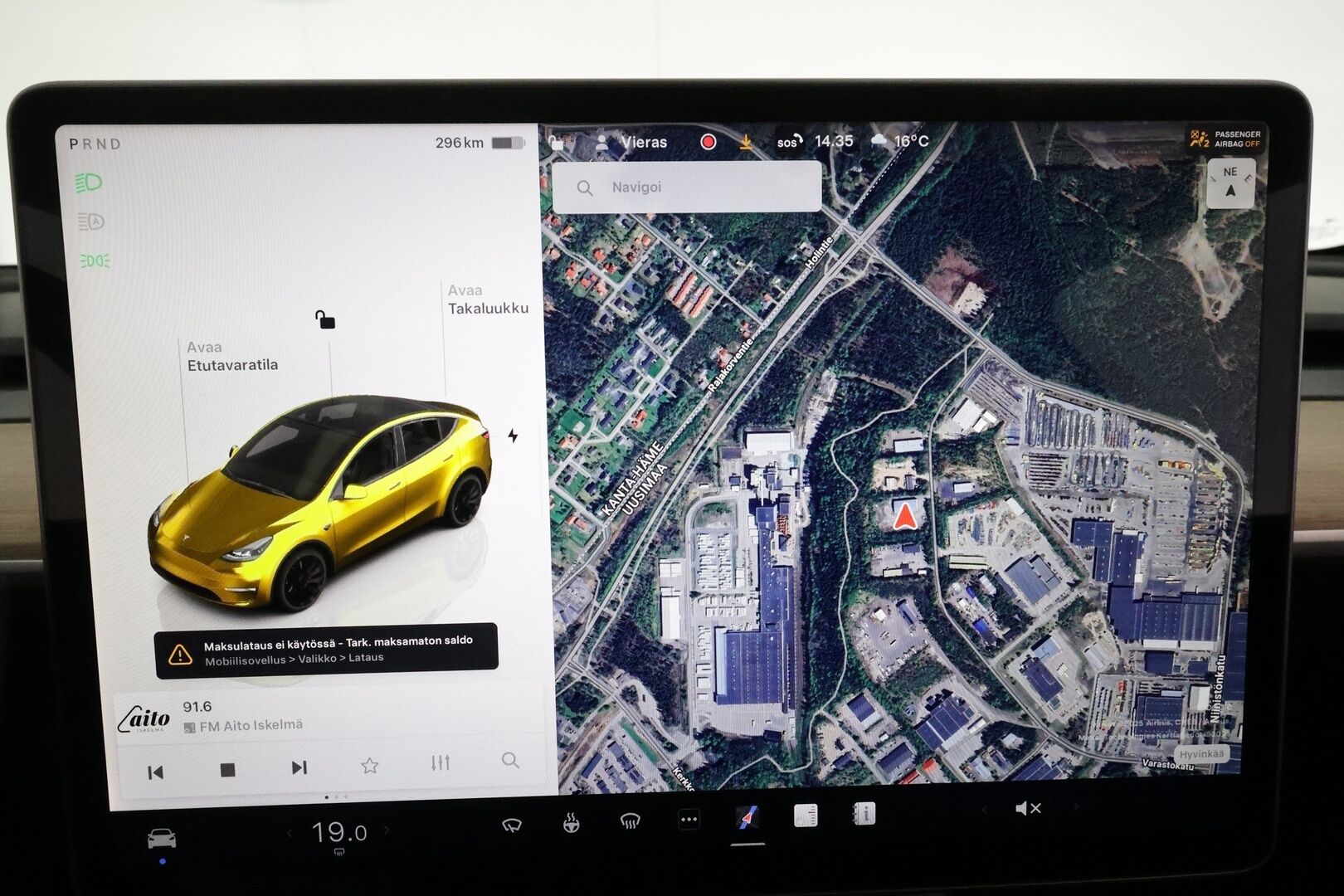 Tesla Model Y 2022 Performance **Koukku / Lasikatto / Lämpöpumppu / ACC / Matrix-LED / P.Kamera / Premium Audio / Muistipenkki / Navi** - 2x Latauskaapelit / Kahdet Renkaat