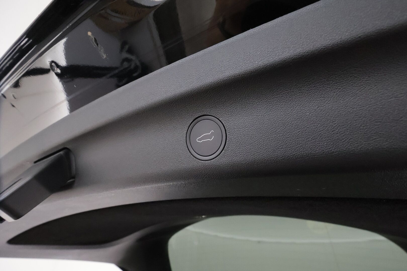 Tesla Model Y 2022 Performance **Koukku / Lasikatto / Lämpöpumppu / ACC / Matrix-LED / P.Kamera / Premium Audio / Muistipenkki / Navi** - 2x Latauskaapelit / Kahdet Renkaat