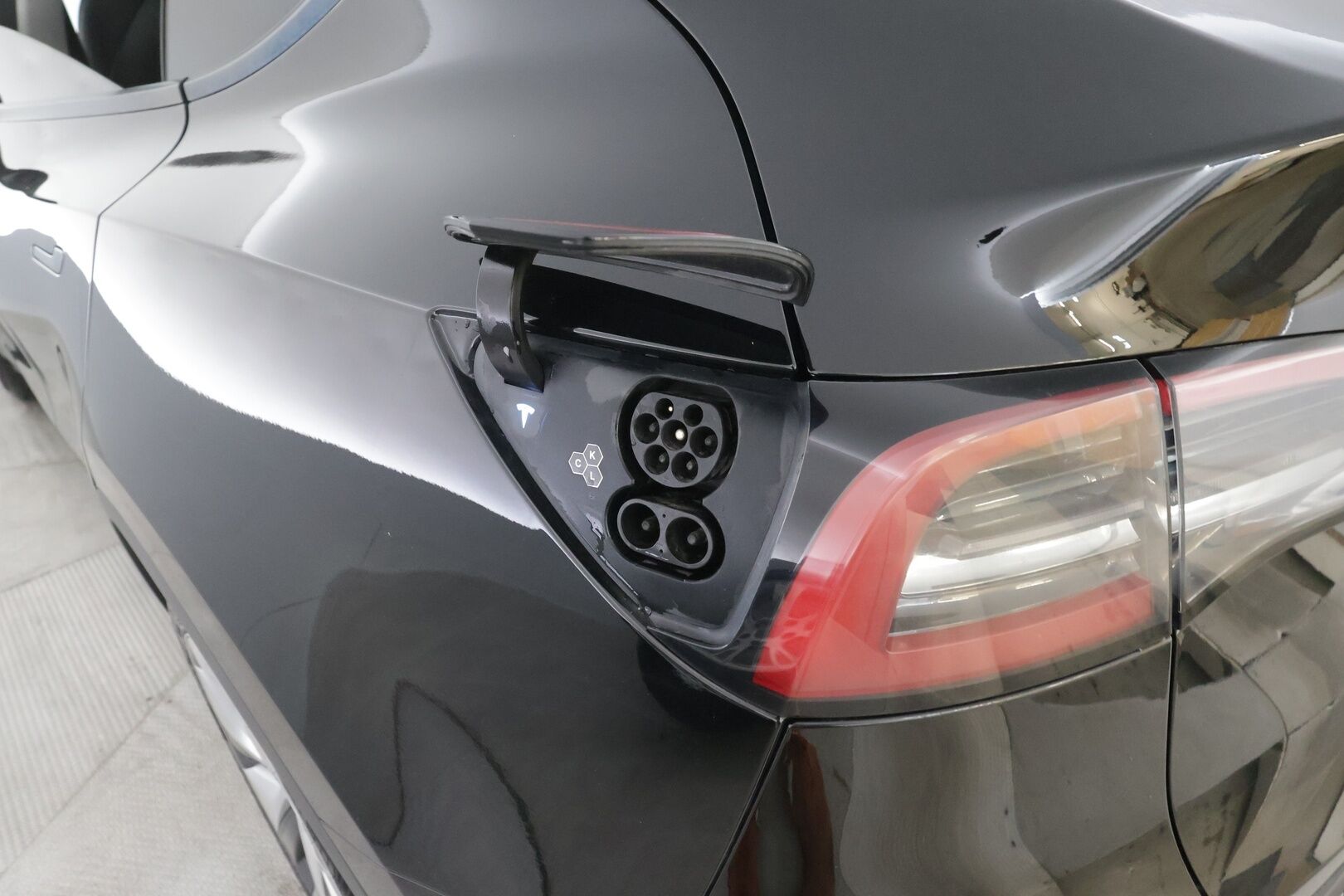Tesla Model Y 2023 Long Range - | ACC | ILP | Koukku | Ryzen | Matrix | Premium Audio | Lasikatto | Muistipenkki | Nahat | P.kamera | 1-om suomiauto | 2x renkaat aluin |