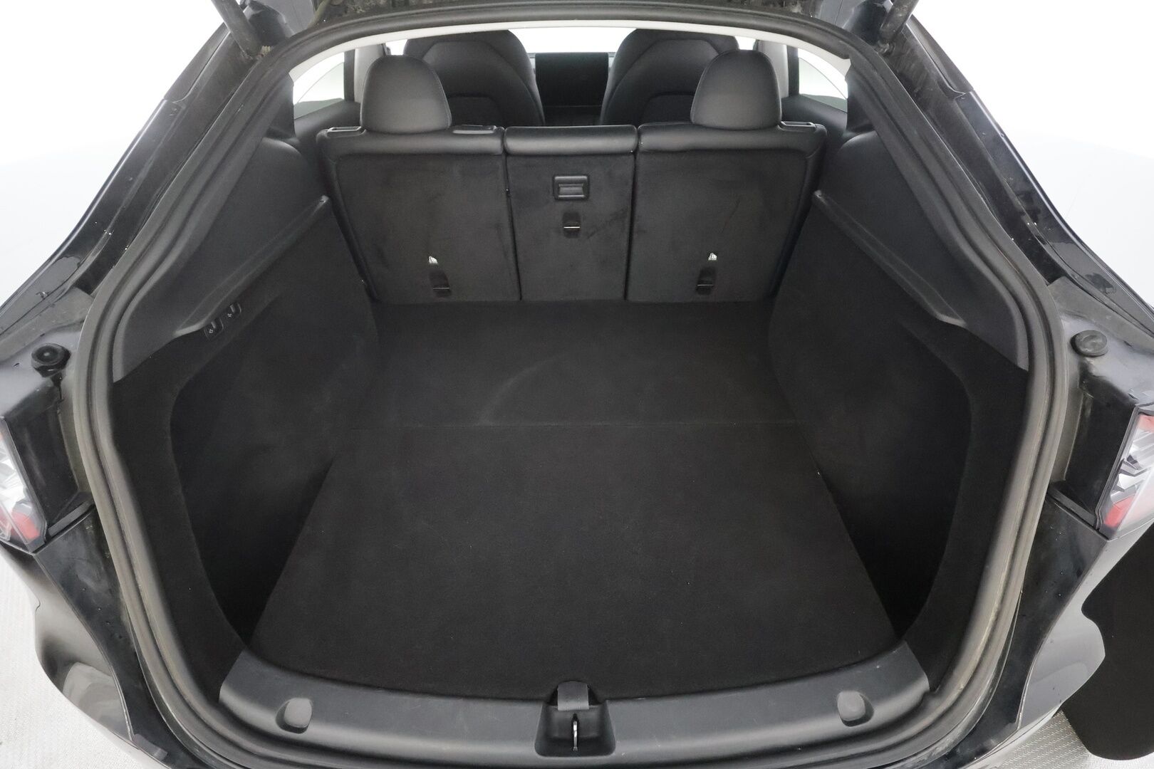 Tesla Model Y 2023 Long Range - | ACC | ILP | Koukku | Ryzen | Matrix | Premium Audio | Lasikatto | Muistipenkki | Nahat | P.kamera | 1-om suomiauto | 2x renkaat aluin |
