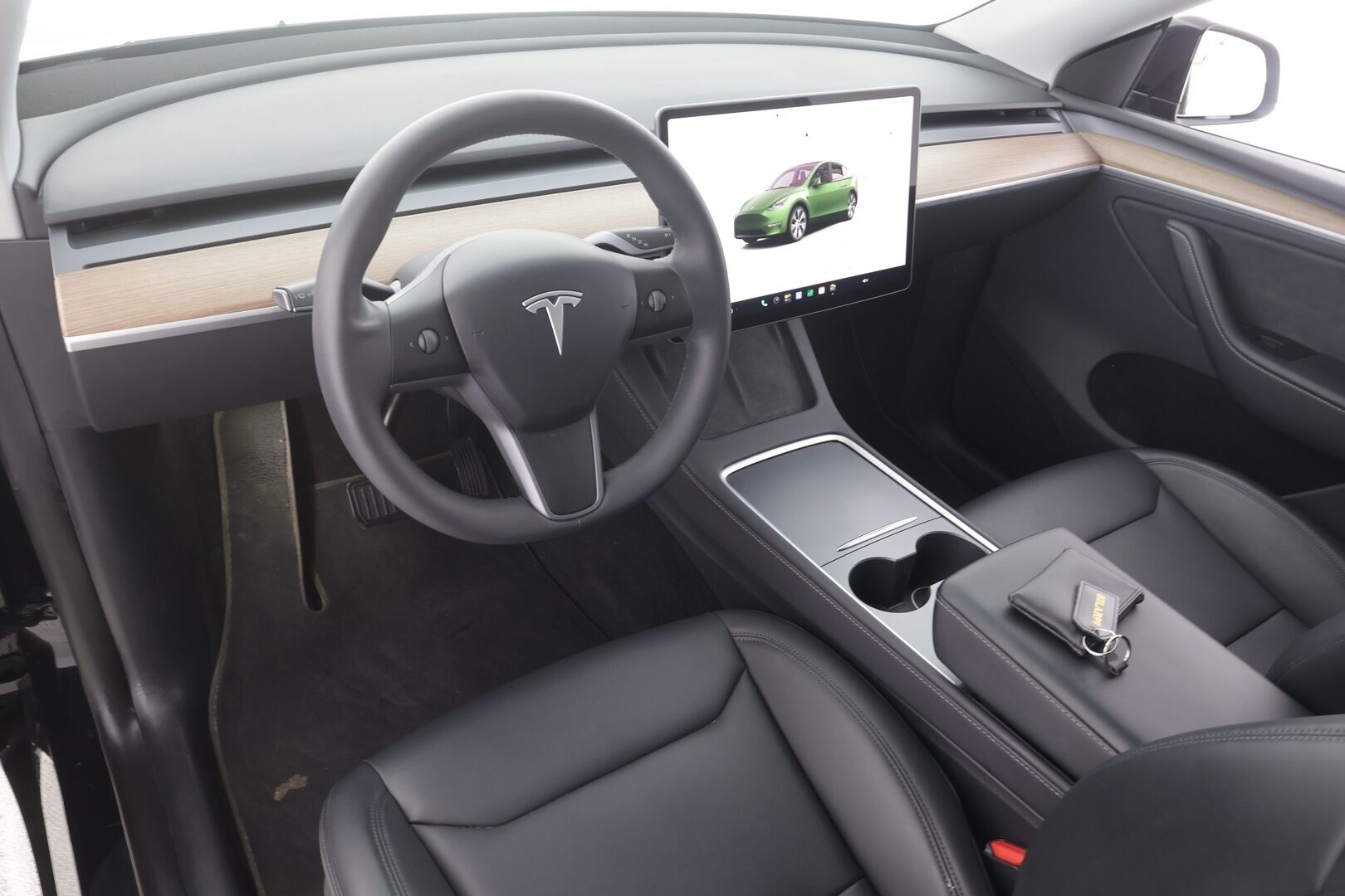 Tesla Model Y 2023 Long Range - | ACC | ILP | Koukku | Ryzen | Matrix | Premium Audio | Lasikatto | Muistipenkki | Nahat | P.kamera | 1-om suomiauto | 2x renkaat aluin |