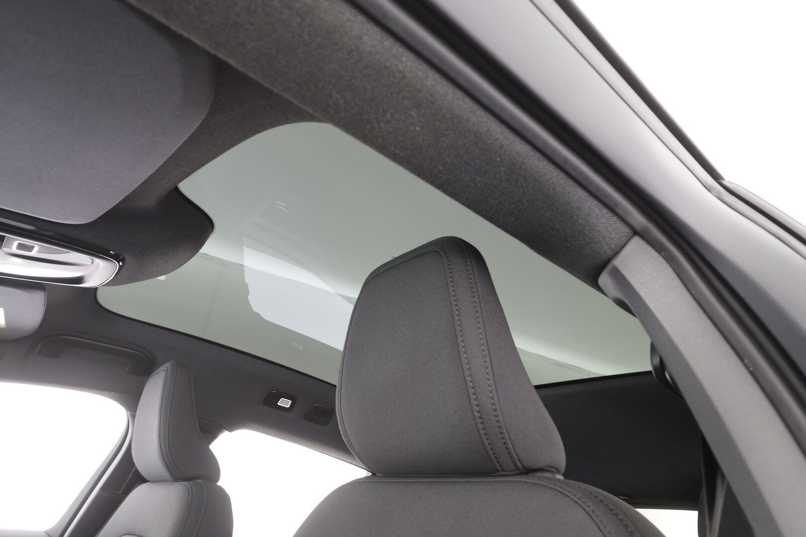 Volvo C40 2023 Recharge Single Plus aut - | ACC | ILP | Koukku | Pixel-LED | Lasikatto | Muistipenkki | Sporttipenkit | BLIS | Pilot Assist | Keyless | 1-om suomiauto | 2x renkaat aluin | ALV |