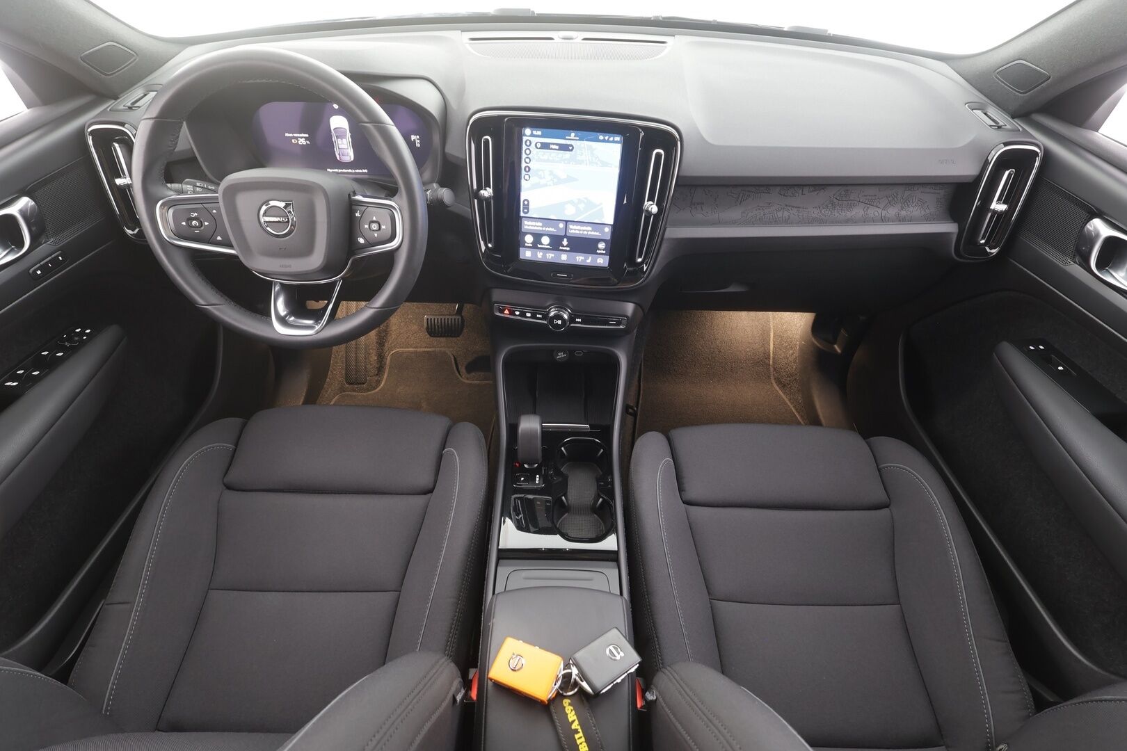 Volvo C40 2023 Recharge Single Plus aut - | ACC | ILP | Koukku | Pixel-LED | Lasikatto | Muistipenkki | Sporttipenkit | BLIS | Pilot Assist | Keyless | 1-om suomiauto | 2x renkaat aluin | ALV |
