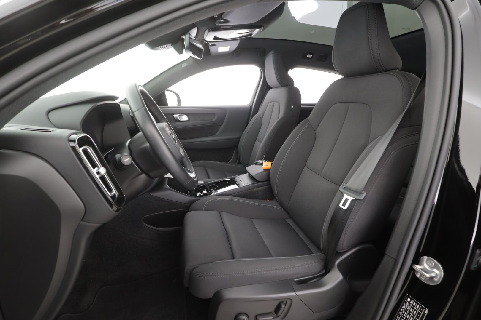 Volvo C40 2023 Recharge Single Plus aut - | ACC | ILP | Koukku | Pixel-LED | Lasikatto | Muistipenkki | Sporttipenkit | BLIS | Pilot Assist | Keyless | 1-om suomiauto | 2x renkaat aluin | ALV |