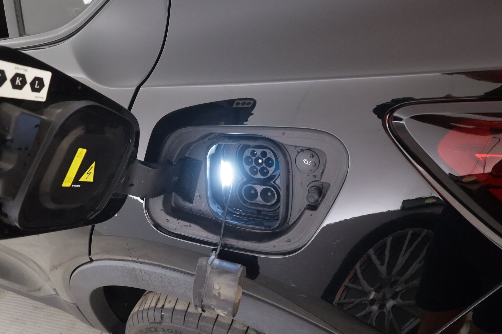 Volvo C40 2023 Recharge Single Plus aut - | ACC | ILP | Koukku | Pixel-LED | Lasikatto | Muistipenkki | Sporttipenkit | BLIS | Pilot Assist | Keyless | 1-om suomiauto | 2x renkaat aluin | ALV |