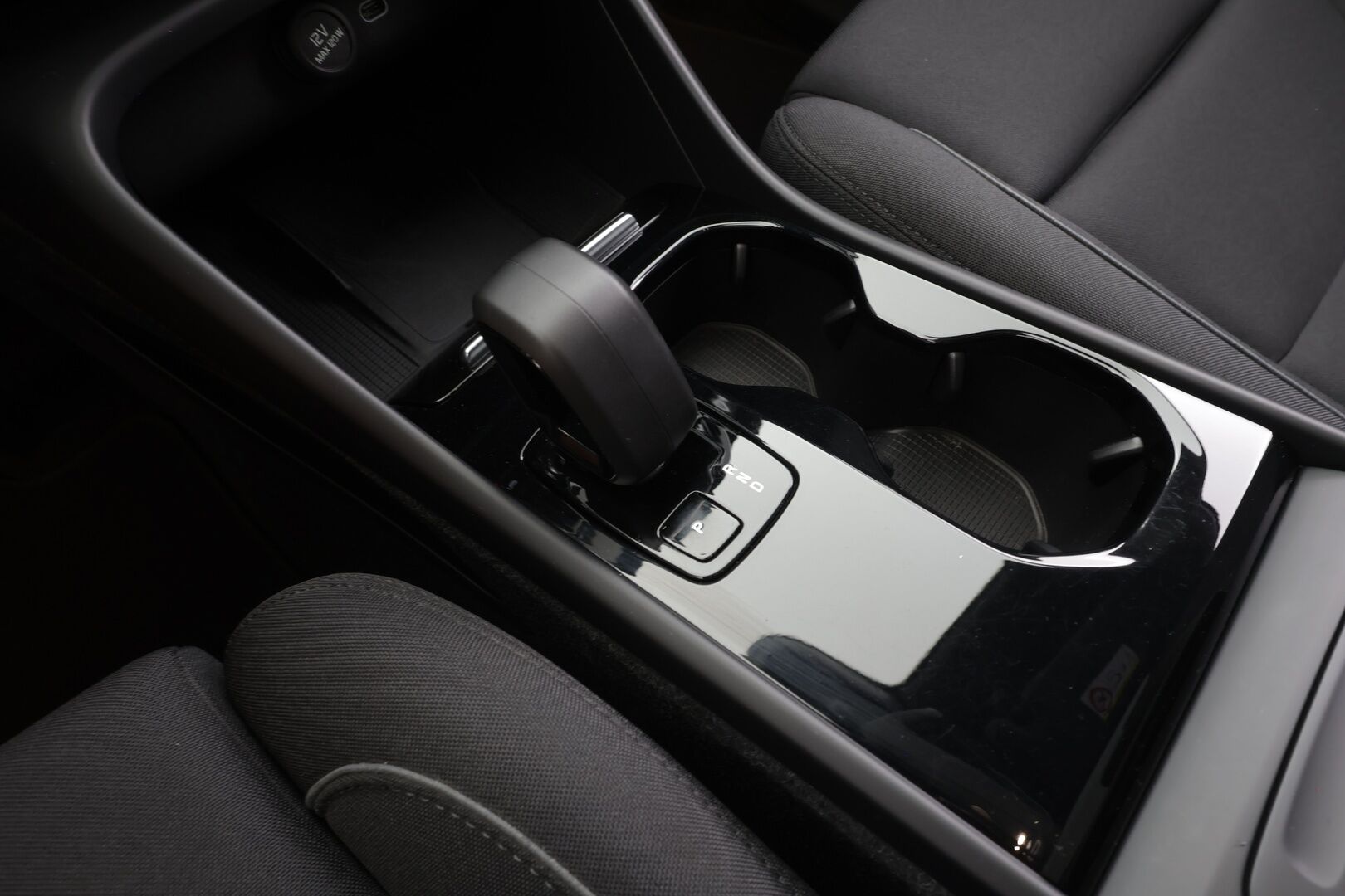 Volvo C40 2023 Recharge Single Plus aut - | ACC | ILP | Koukku | Pixel-LED | Lasikatto | Muistipenkki | Sporttipenkit | BLIS | Pilot Assist | Keyless | 1-om suomiauto | 2x renkaat aluin | ALV |