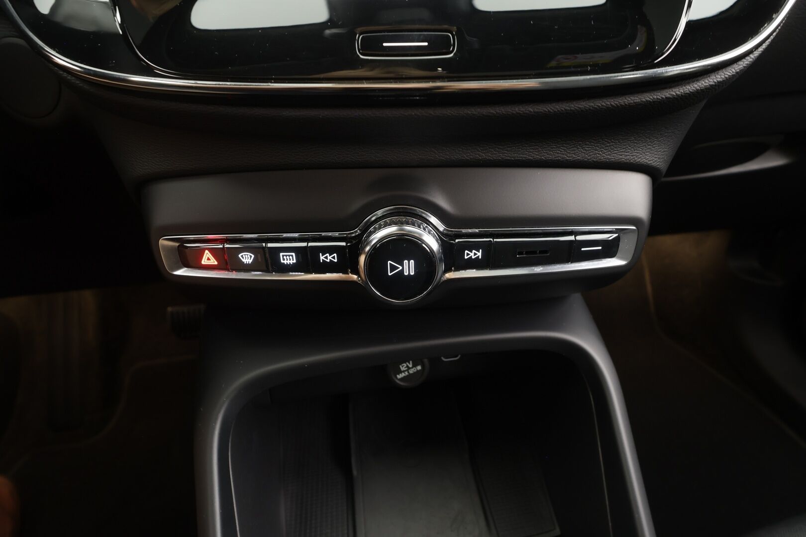 Volvo C40 2023 Recharge Single Plus aut - | ACC | ILP | Koukku | Pixel-LED | Lasikatto | Muistipenkki | Sporttipenkit | BLIS | Pilot Assist | Keyless | 1-om suomiauto | 2x renkaat aluin | ALV |