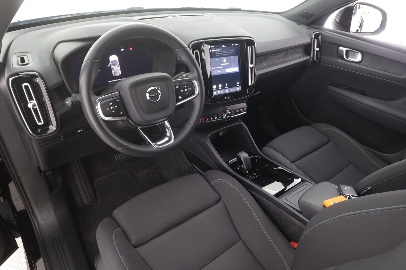 Volvo C40 2023 Recharge Single Plus aut - | ACC | ILP | Koukku | Pixel-LED | Lasikatto | Muistipenkki | Sporttipenkit | BLIS | Pilot Assist | Keyless | 1-om suomiauto | 2x renkaat aluin | ALV |