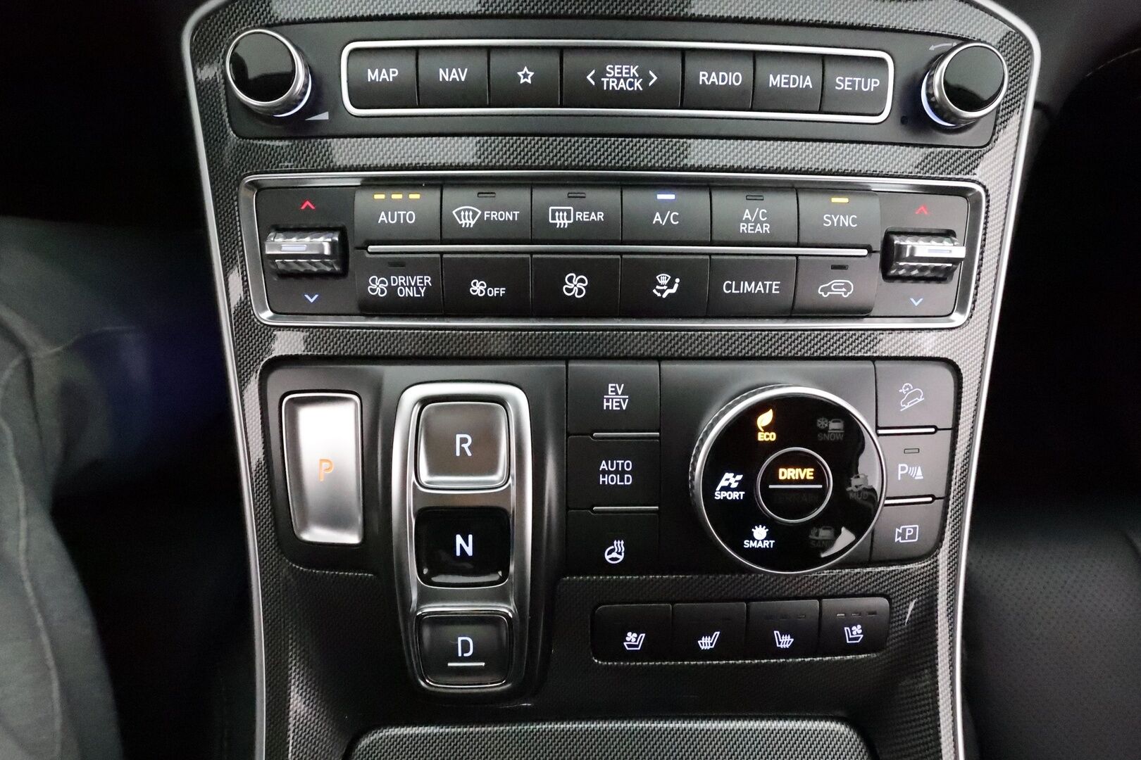 Hyundai Santa Fe 2023 1.6 T-GDI 265 hv Plug in 4WD 6AT Premium 7P *ACC / HUD / 360° / Muistipenkki / Ilmastoidut nahat / Navi / LED / KeylessGo* - KRELL / 1.Om Suomi-auto / Kahdet renkaat aluvanteilla / Merkkihuollettu
