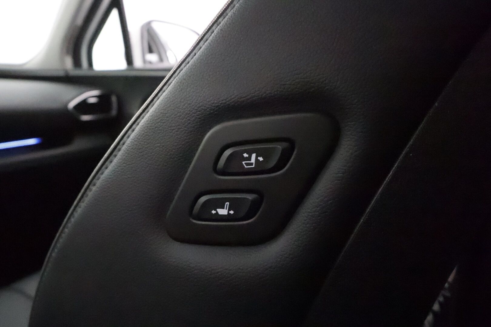 Hyundai Santa Fe 2023 1.6 T-GDI 265 hv Plug in 4WD 6AT Premium 7P *ACC / HUD / 360° / Muistipenkki / Ilmastoidut nahat / Navi / LED / KeylessGo* - KRELL / 1.Om Suomi-auto / Kahdet renkaat aluvanteilla / Merkkihuollettu