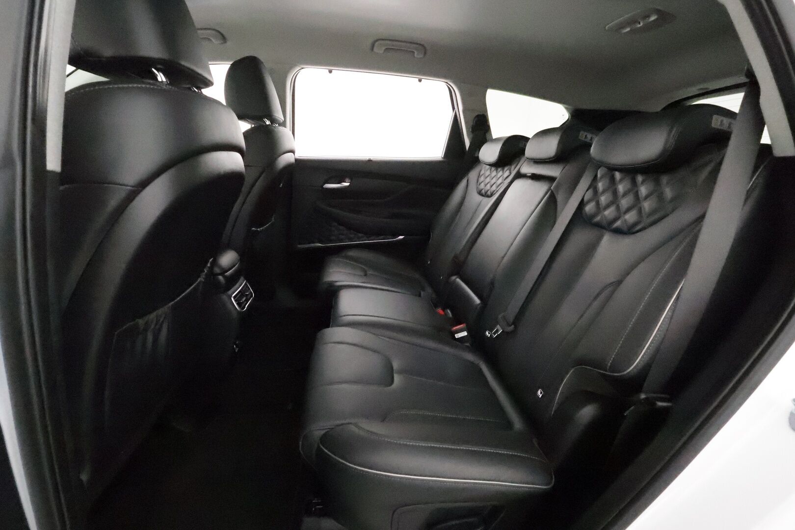 Hyundai Santa Fe 2023 1.6 T-GDI 265 hv Plug in 4WD 6AT Premium 7P *ACC / HUD / 360° / Muistipenkki / Ilmastoidut nahat / Navi / LED / KeylessGo* - KRELL / 1.Om Suomi-auto / Kahdet renkaat aluvanteilla / Merkkihuollettu