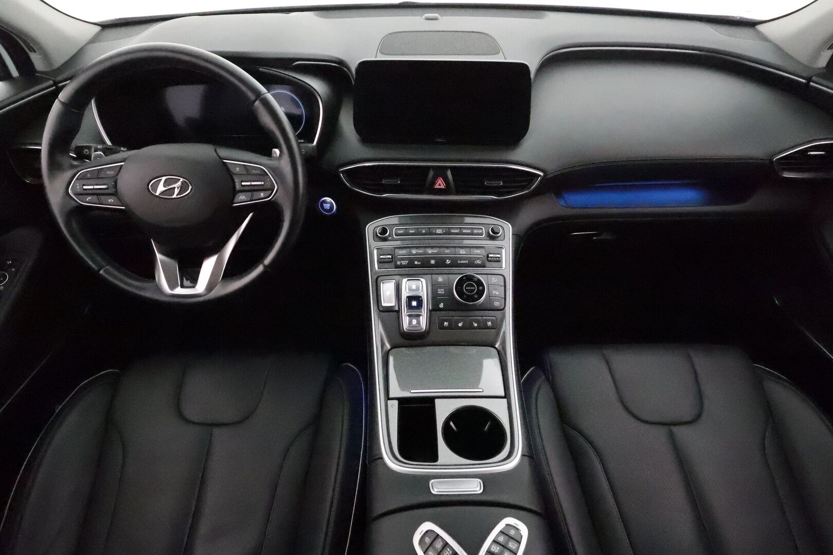 Hyundai Santa Fe 2023 1.6 T-GDI 265 hv Plug in 4WD 6AT Premium 7P *ACC / HUD / 360° / Muistipenkki / Ilmastoidut nahat / Navi / LED / KeylessGo* - KATSO KAMPANJAHINTA! / SoH 98,7% / 1.Om Suomi-auto / Kahdet renkaat aluvanteilla / Merkkihuollettu / Viimeisin huolto 44tkm - Osta nyt, maksa vasta ensi vuonna