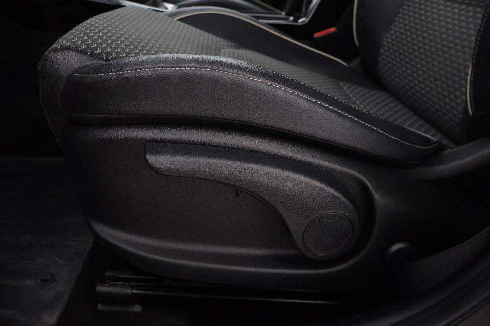 Kia XCeed 2022 1,6 GDI Plug-In Hybrid EX DCT * Adap.vakkari / Digimittaristo / Kamera / Ratinlämmitin / Keyless / Kaistavahti / Merkkihuollot * - * Huippusiisti / Pienet kilometrit / Akku tarkastettu / Täydellinen merkkiliikkeen huoltohistoria / Hyvät varusteet* - HULLUT JOULUT KORKOTARJOUS 2,49% 