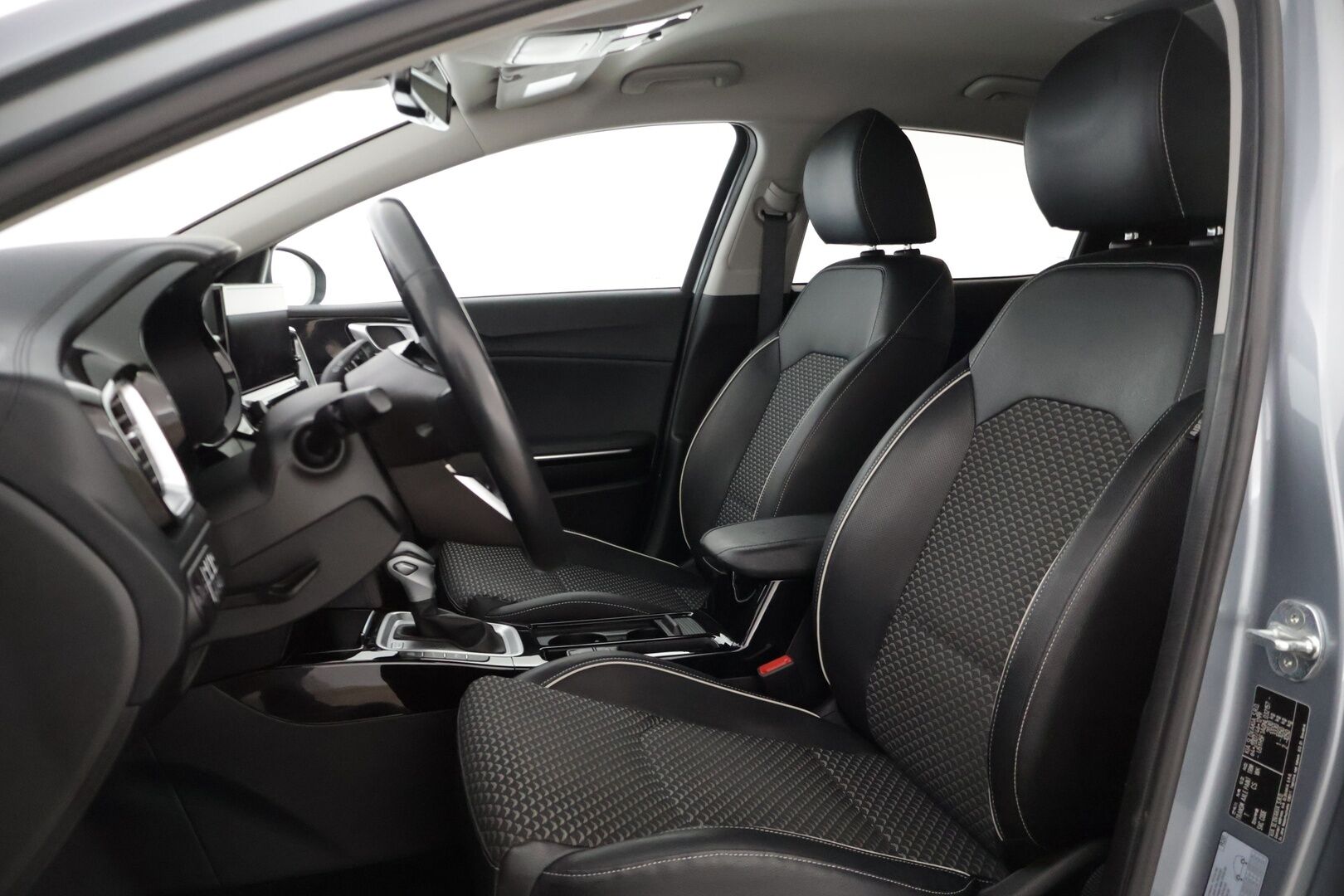 Kia XCeed 2022 1,6 GDI Plug-In Hybrid EX DCT * Adap.vakkari / Digimittaristo / Kamera / Ratinlämmitin / Keyless / Kaistavahti / Merkkihuollot * - * Huippusiisti / Pienet kilometrit / Akku tarkastettu / Täydellinen merkkiliikkeen huoltohistoria / Hyvät varusteet* - HULLUT JOULUT KORKOTARJOUS 2,49% 