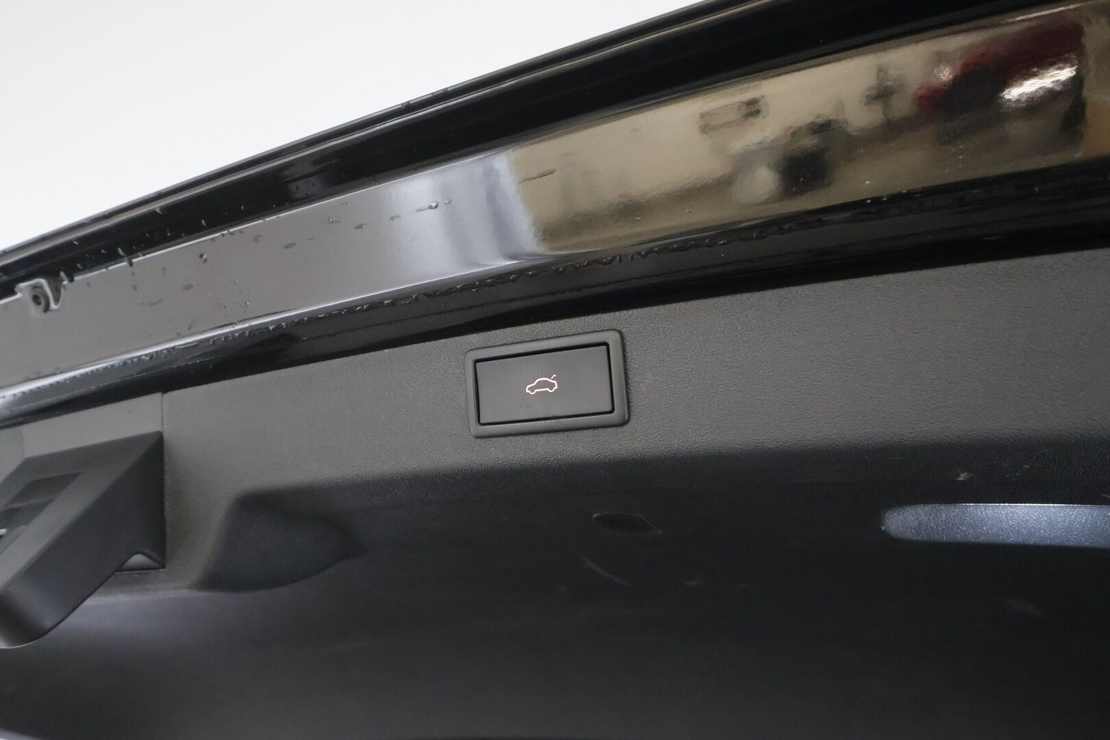 Skoda Enyaq 2023 60 Style iV - | ACC | ILP | Koukku | HUD | Matrix | Canton | Crystal face | Muistipenkki | P.kamera | Side Assist | Keyless | 2x renkaat aluin | 1-om Suomiauto | 