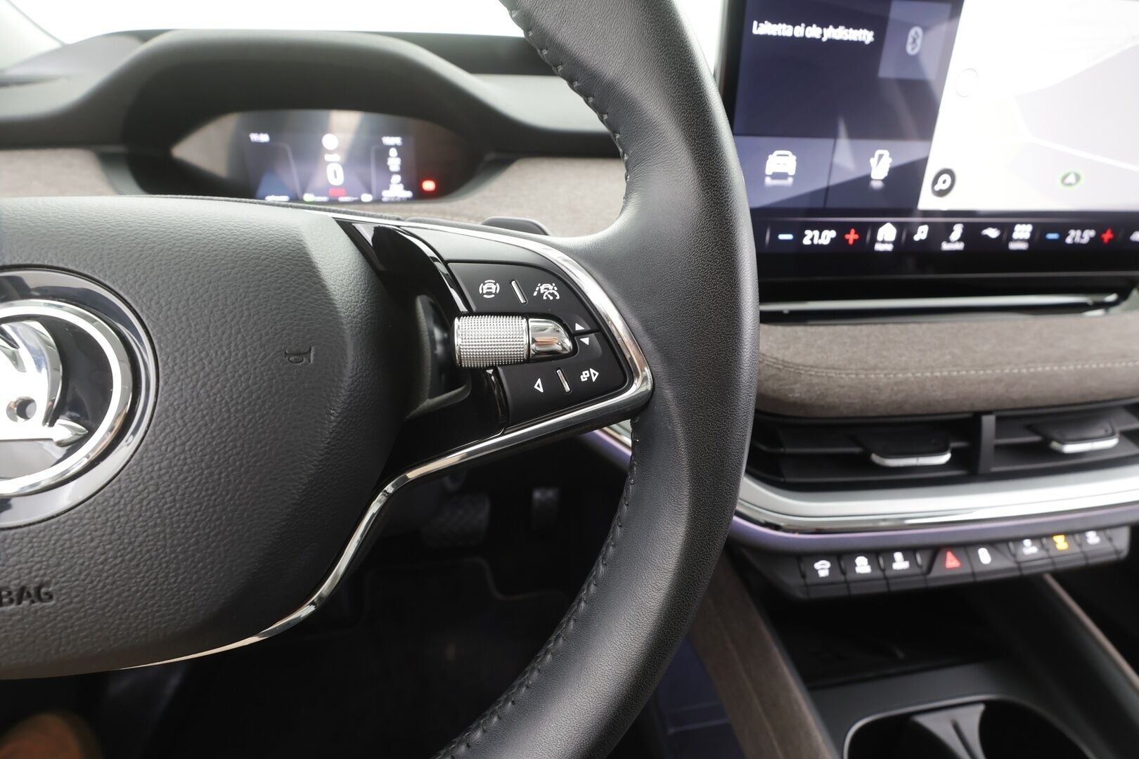 Skoda Enyaq 2023 60 Style iV - | ACC | ILP | Koukku | HUD | Matrix | Canton | Crystal face | Muistipenkki | P.kamera | Side Assist | Keyless | 2x renkaat aluin | 1-om Suomiauto | 
