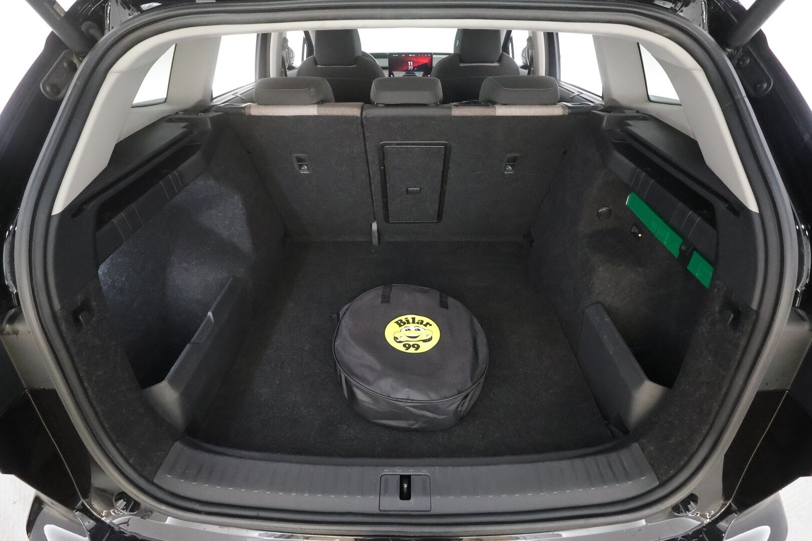 Skoda Enyaq 2023 60 Style iV - | ACC | ILP | Koukku | HUD | Matrix | Canton | Crystal face | Muistipenkki | P.kamera | Side Assist | Keyless | 2x renkaat aluin | 1-om Suomiauto | 