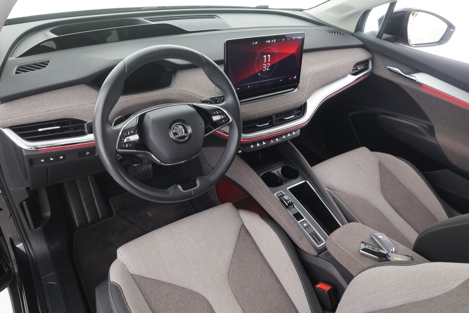 Skoda Enyaq 2023 60 Style iV - | ACC | ILP | Koukku | HUD | Matrix | Canton | Crystal face | Muistipenkki | P.kamera | Side Assist | Keyless | 2x renkaat aluin | 1-om Suomiauto | 