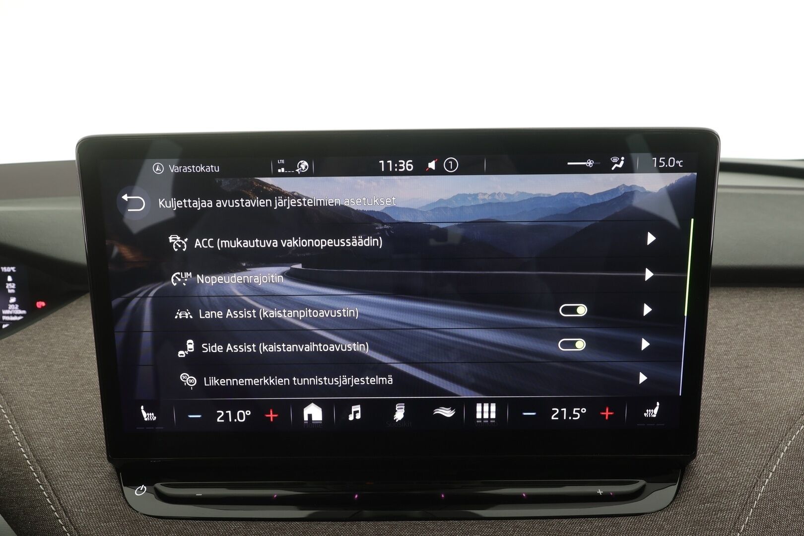 Skoda Enyaq 2023 60 Style iV - | ACC | ILP | Koukku | HUD | Matrix | Canton | Crystal face | Muistipenkki | P.kamera | Side Assist | Keyless | 2x renkaat aluin | 1-om Suomiauto | 