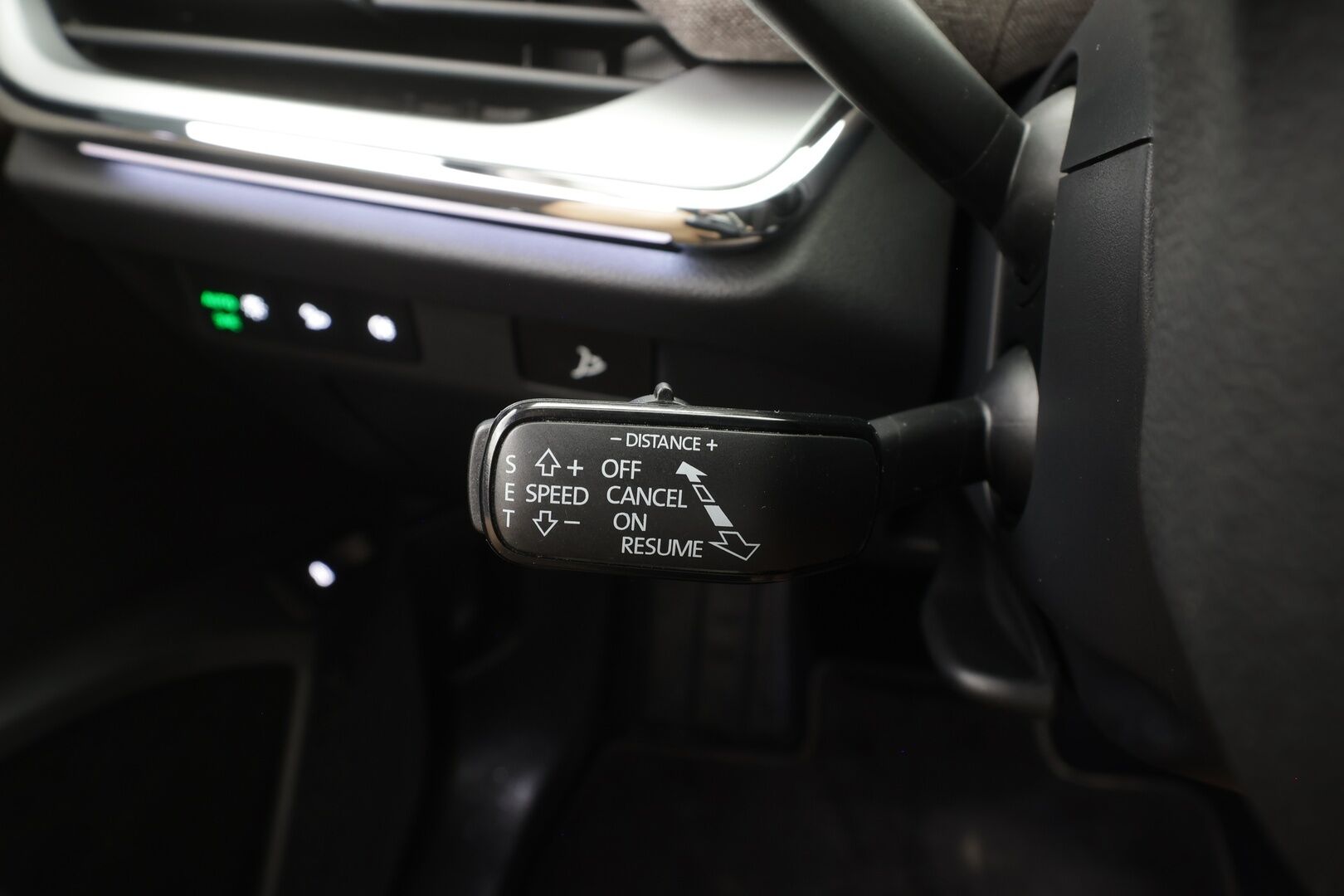 Skoda Enyaq 2023 60 Style iV - | ACC | ILP | Koukku | HUD | Matrix | Canton | Crystal face | Muistipenkki | P.kamera | Side Assist | Keyless | 2x renkaat aluin | 1-om Suomiauto | 