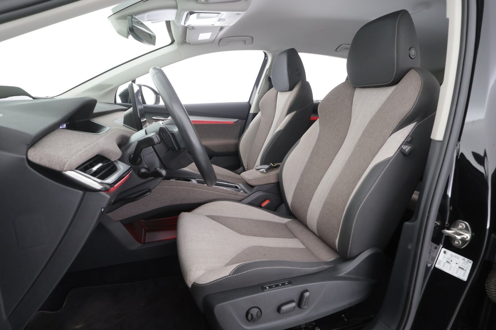 Skoda Enyaq 2023 60 Style iV - | ACC | ILP | Koukku | HUD | Matrix | Canton | Crystal face | Muistipenkki | P.kamera | Side Assist | Keyless | 2x renkaat aluin | 1-om Suomiauto | 