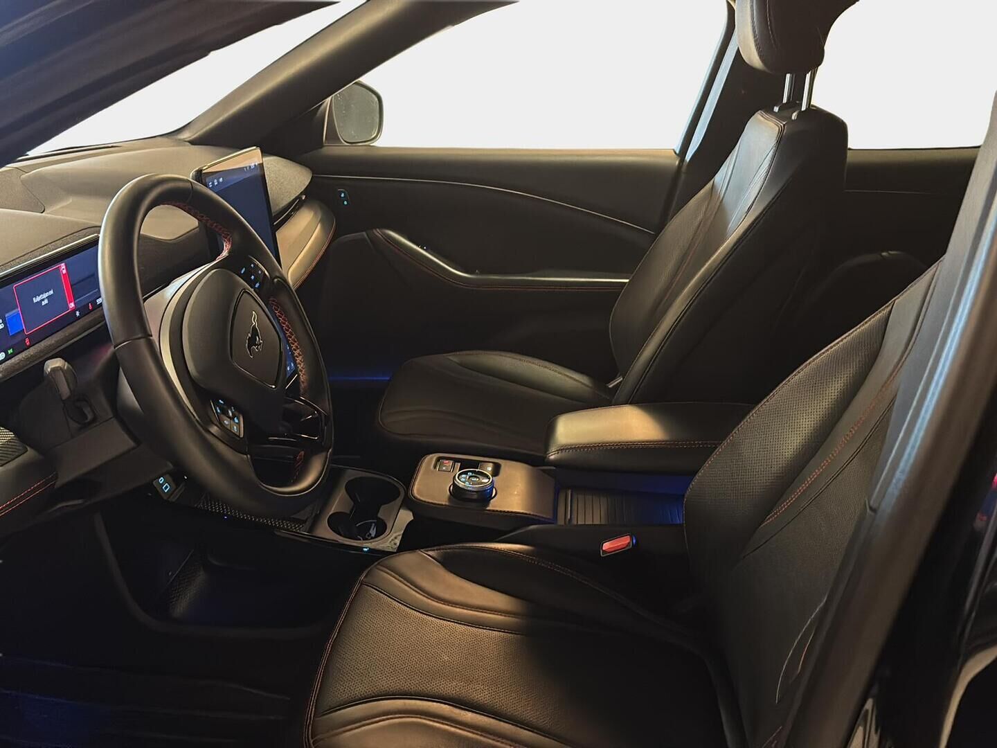 Ford MUSTANG MACH-E 2022 98kWh 351hv AWD 5-ovinen *Acc / Kessy / Nahkasisusta!* - Huippuvarusteet / Sopu kilsat / Iso akku