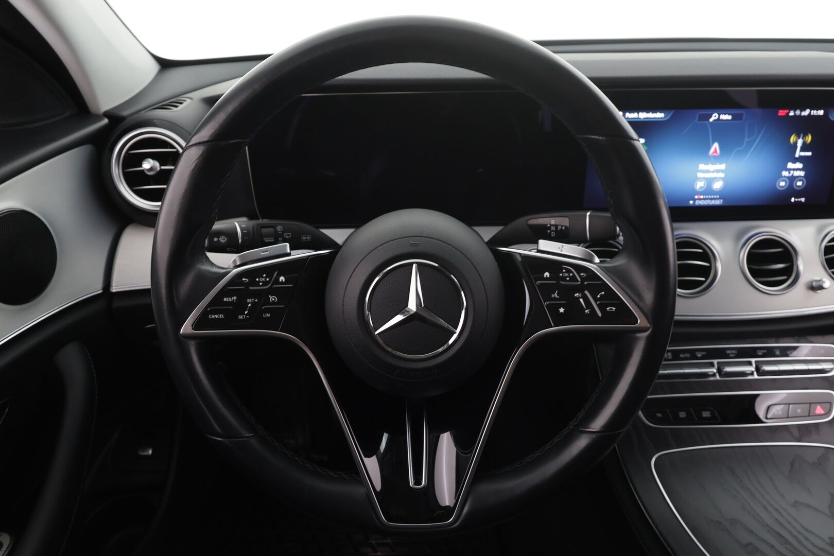 Mercedes-Benz E 2021 200 d T A Business * Webasto / Koukku / LED / P.Kamera / Navi / Sportpenkit * - Facelift