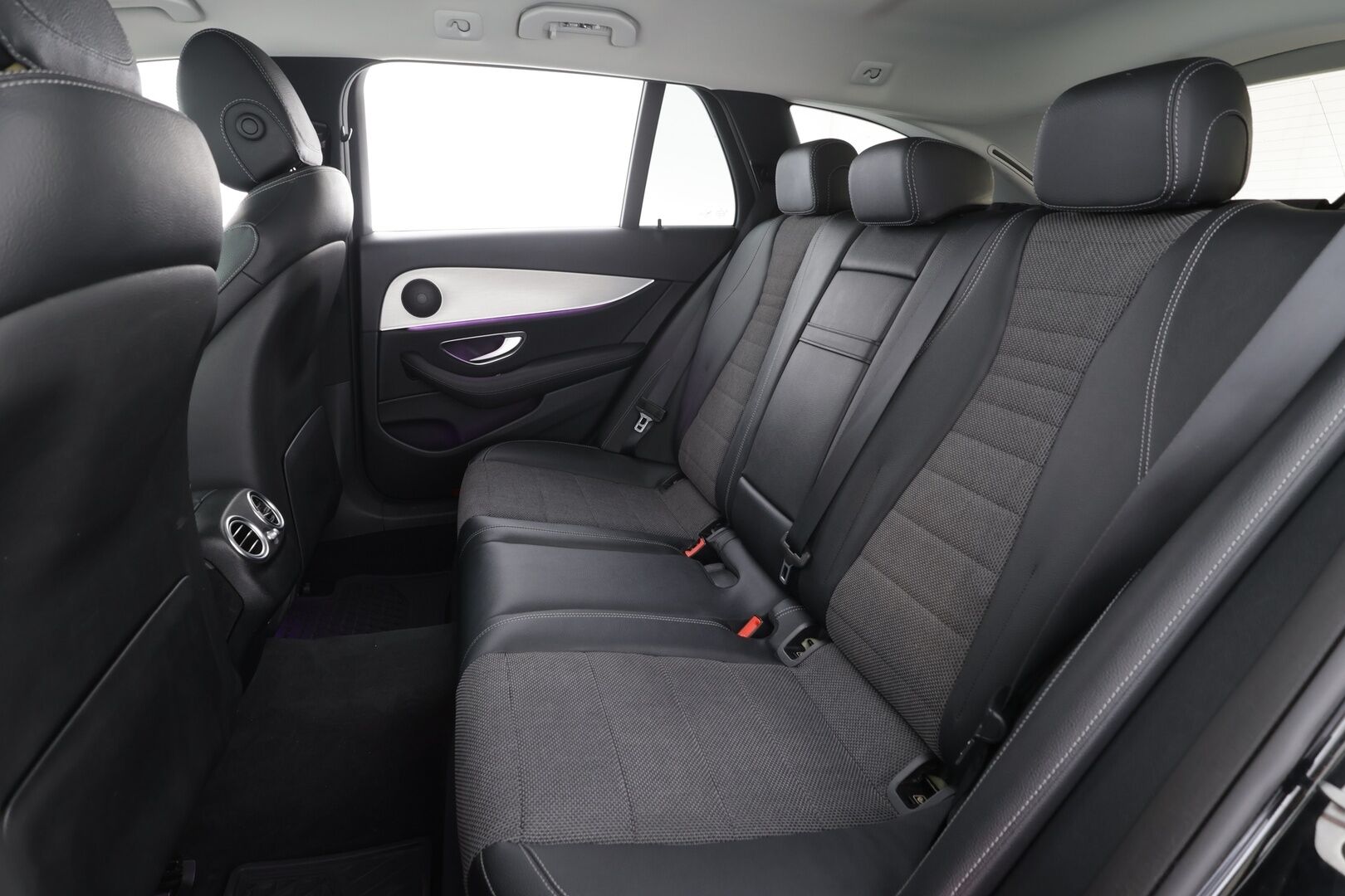 Mercedes-Benz E 2021 200 d T A Business * Webasto / Koukku / LED / P.Kamera / Navi / Sportpenkit * - Facelift