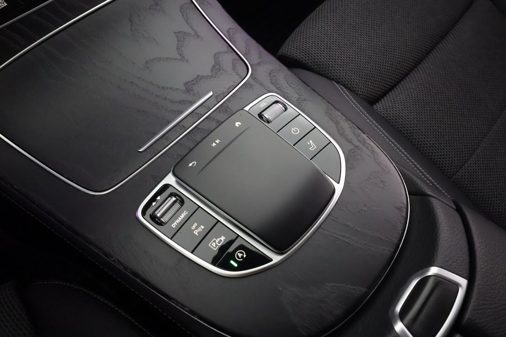 Mercedes-Benz E 2021 200 d T A Business * Webasto / Koukku / LED / P.Kamera / Navi / Sportpenkit * - Facelift