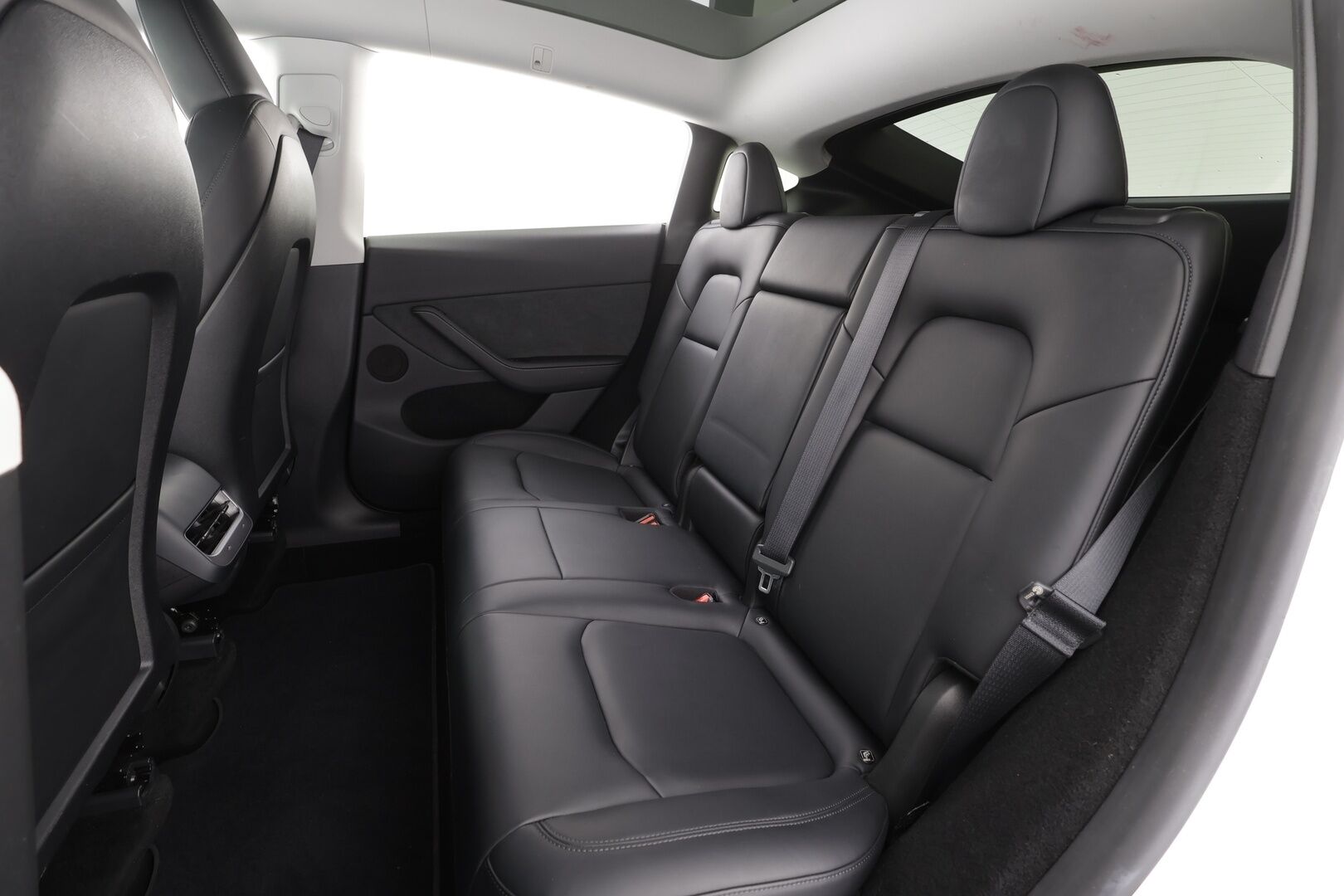 Tesla Model Y 2024 Long Range Dual Motor * Koukku / Lasikatto / ILP / ACC / Matrix-LED / Muistipenkki / P.kamera / Premium Audio * - Suomi-auto / 2x Latauskaapelit / Kahdet renkaat aluvanteilla 