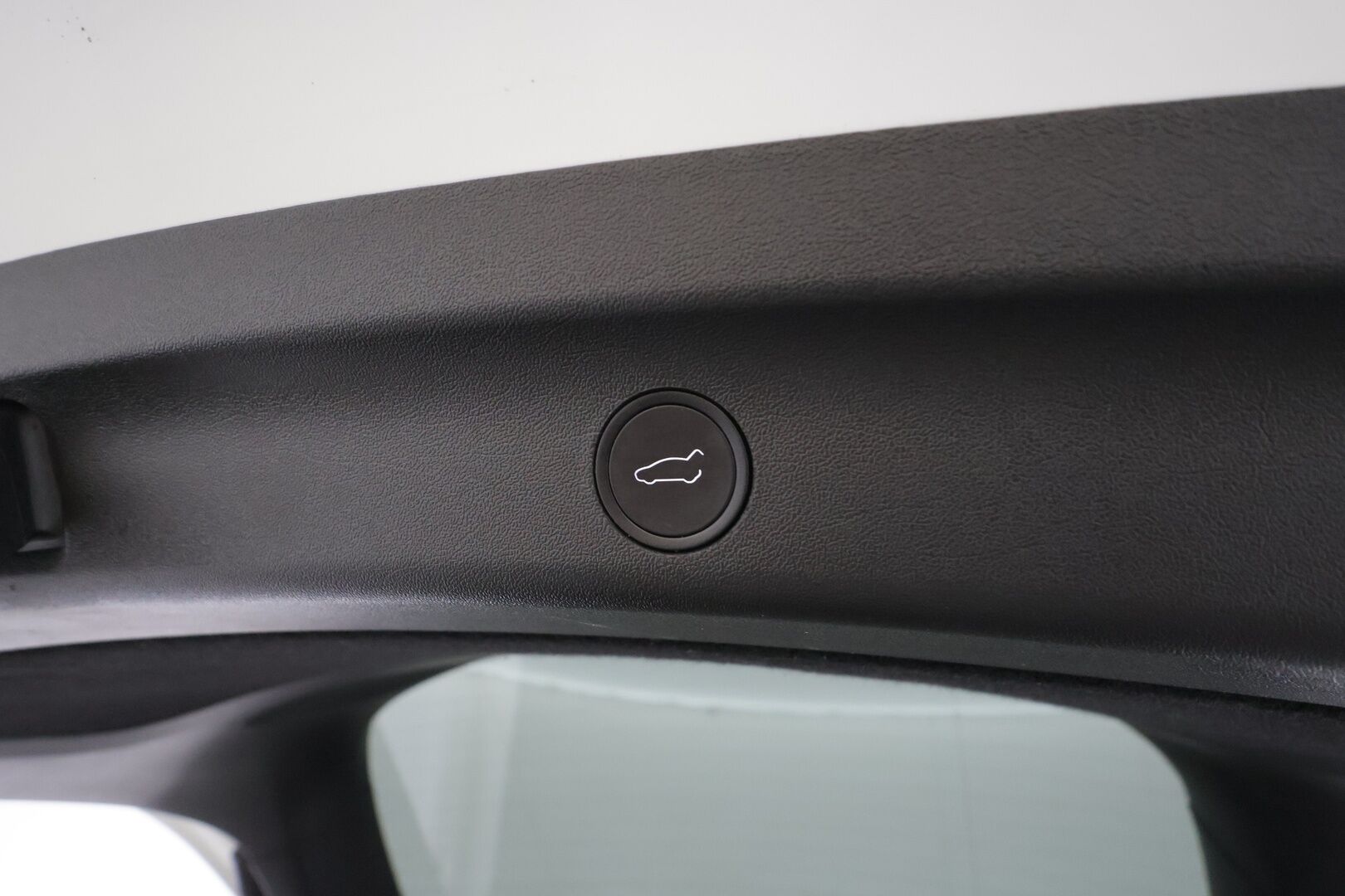 Tesla Model Y 2024 Long Range Dual Motor * Koukku / Lasikatto / ILP / ACC / Matrix-LED / Muistipenkki / P.kamera / Premium Audio * - Suomi-auto / 2x Latauskaapelit / Kahdet renkaat aluvanteilla 