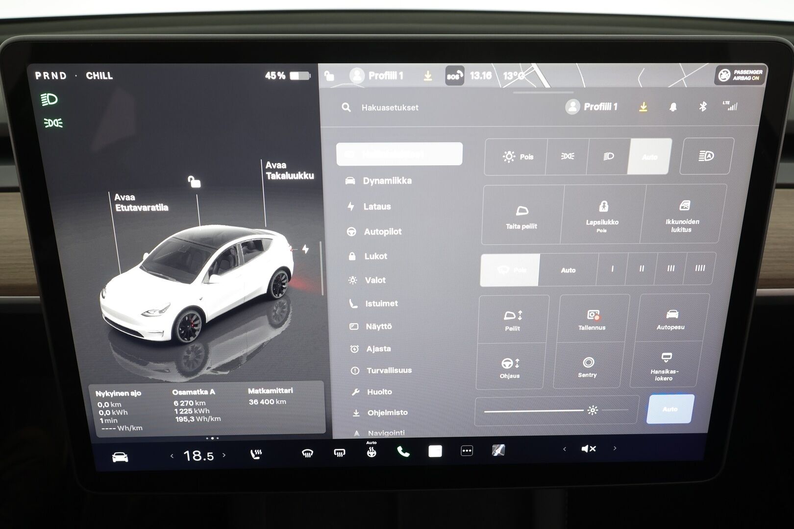 Tesla Model Y 2024 Long Range Dual Motor * Koukku / Lasikatto / ILP / ACC / Matrix-LED / Muistipenkki / P.kamera / Premium Audio * - Suomi-auto / 2x Latauskaapelit / Kahdet renkaat aluvanteilla 